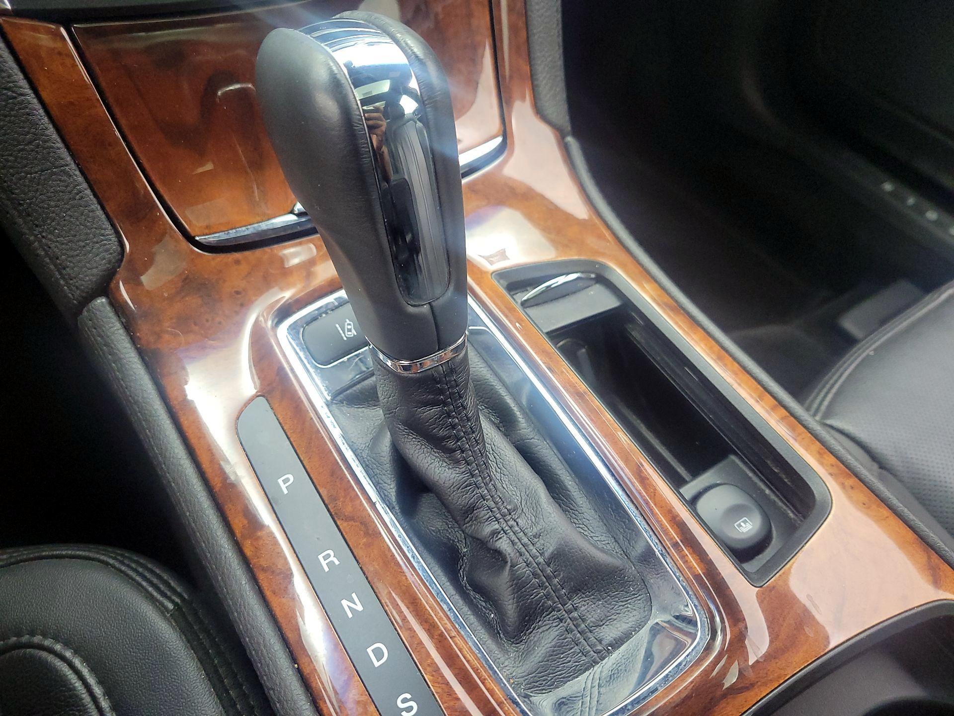 Thumbnail: 2015 Lincoln MKS - 17