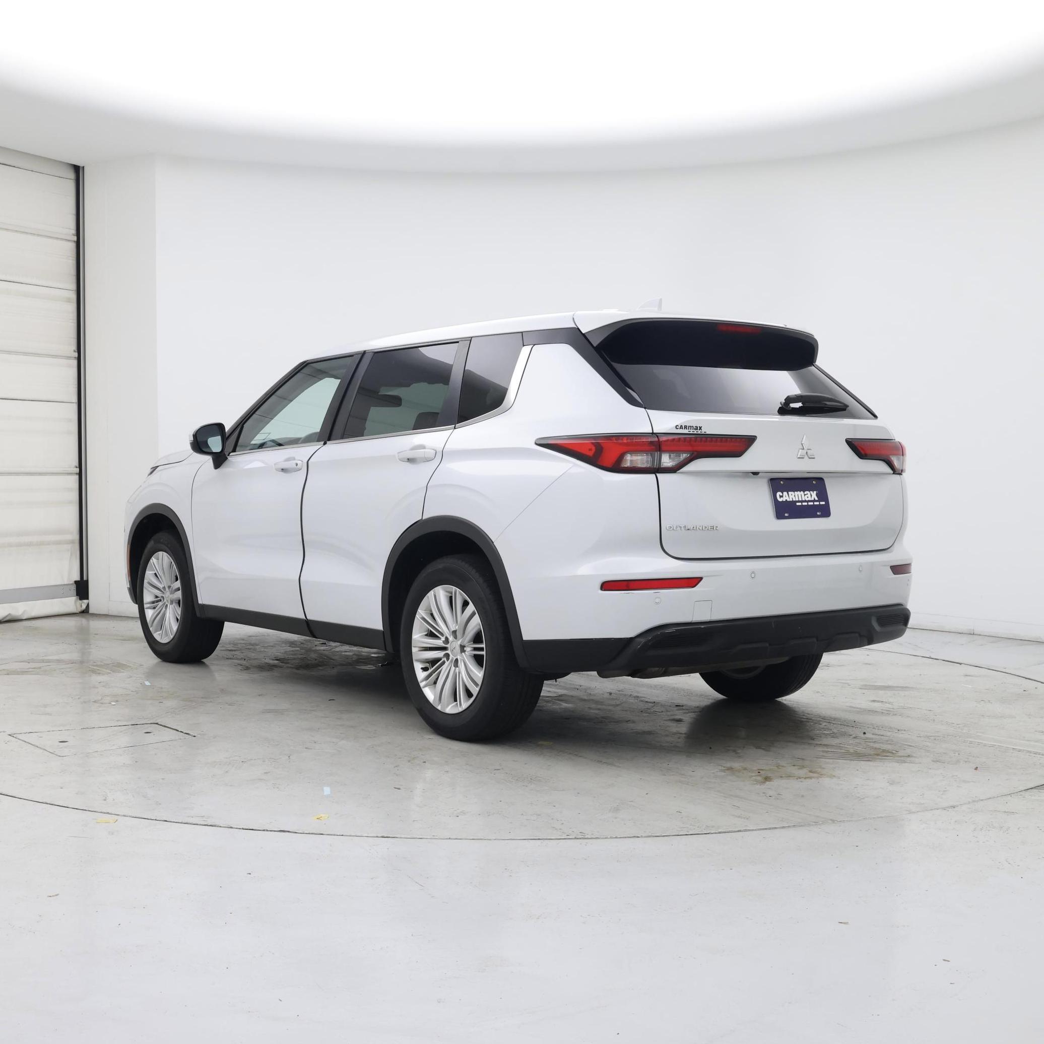 Thumbnail: 2022 Mitsubishi Outlander - 2
