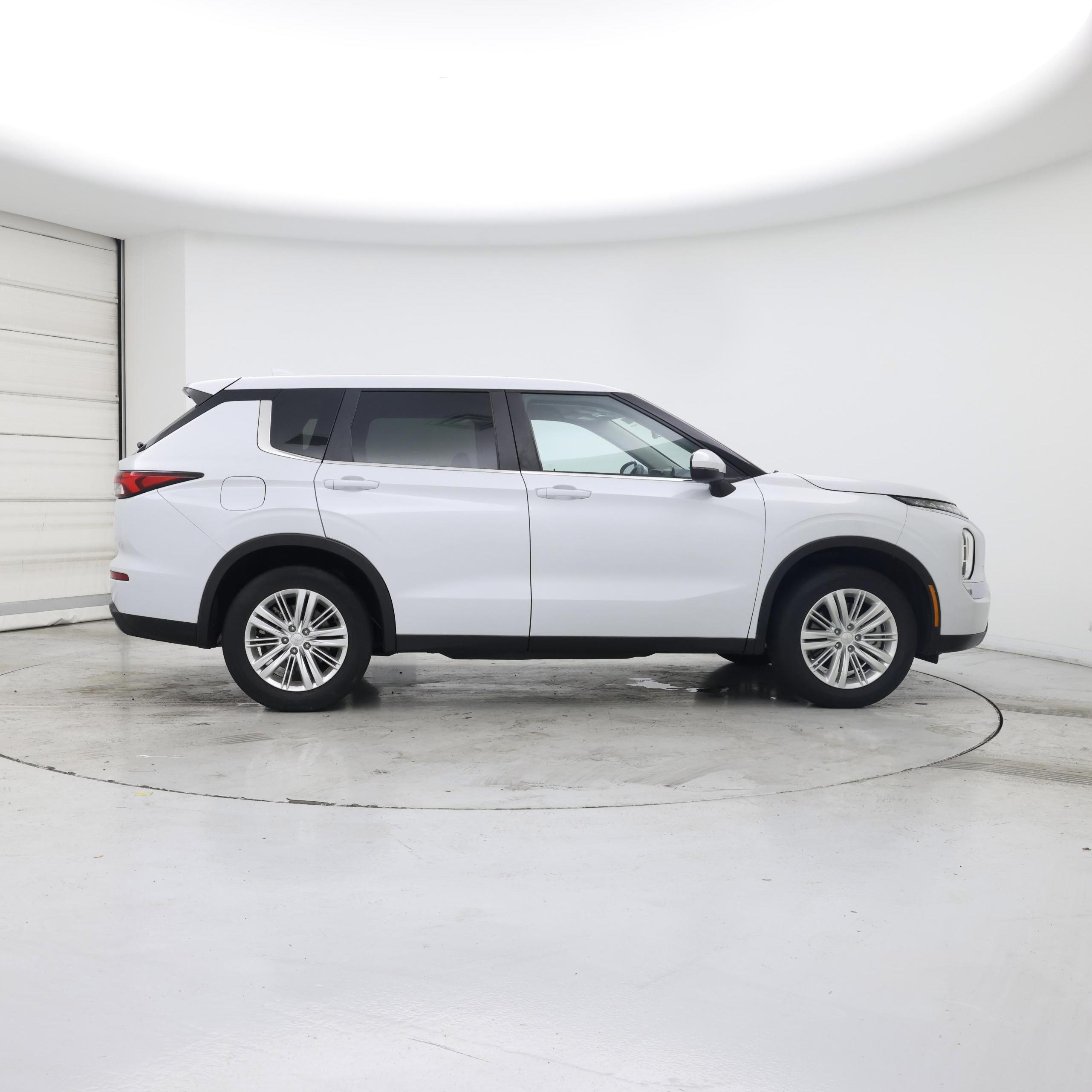 Thumbnail: 2022 Mitsubishi Outlander - 7