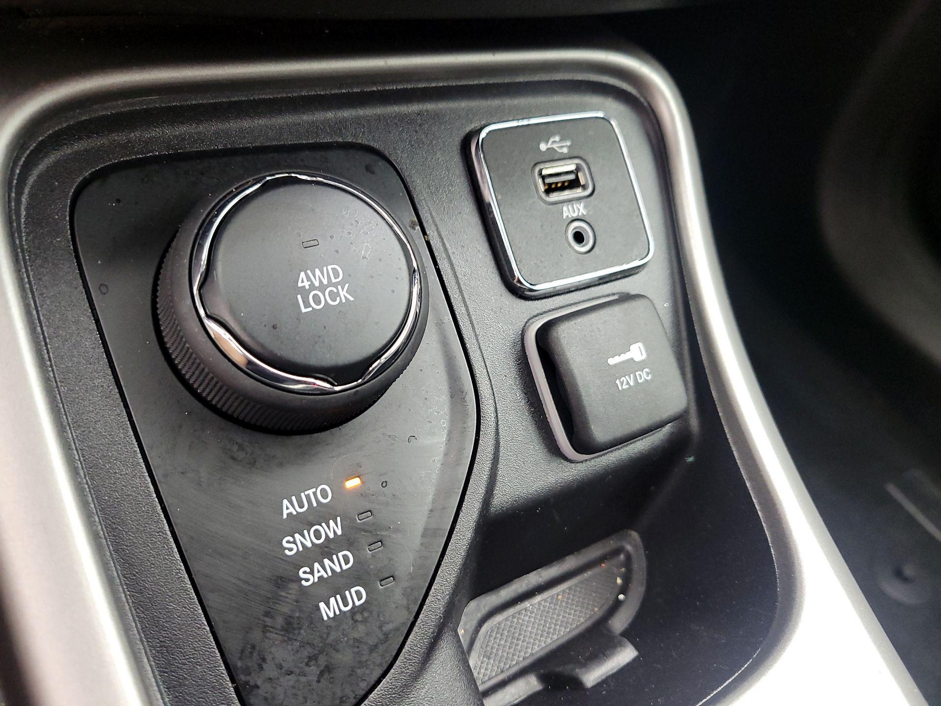 Thumbnail: 2018 Jeep Compass - 18