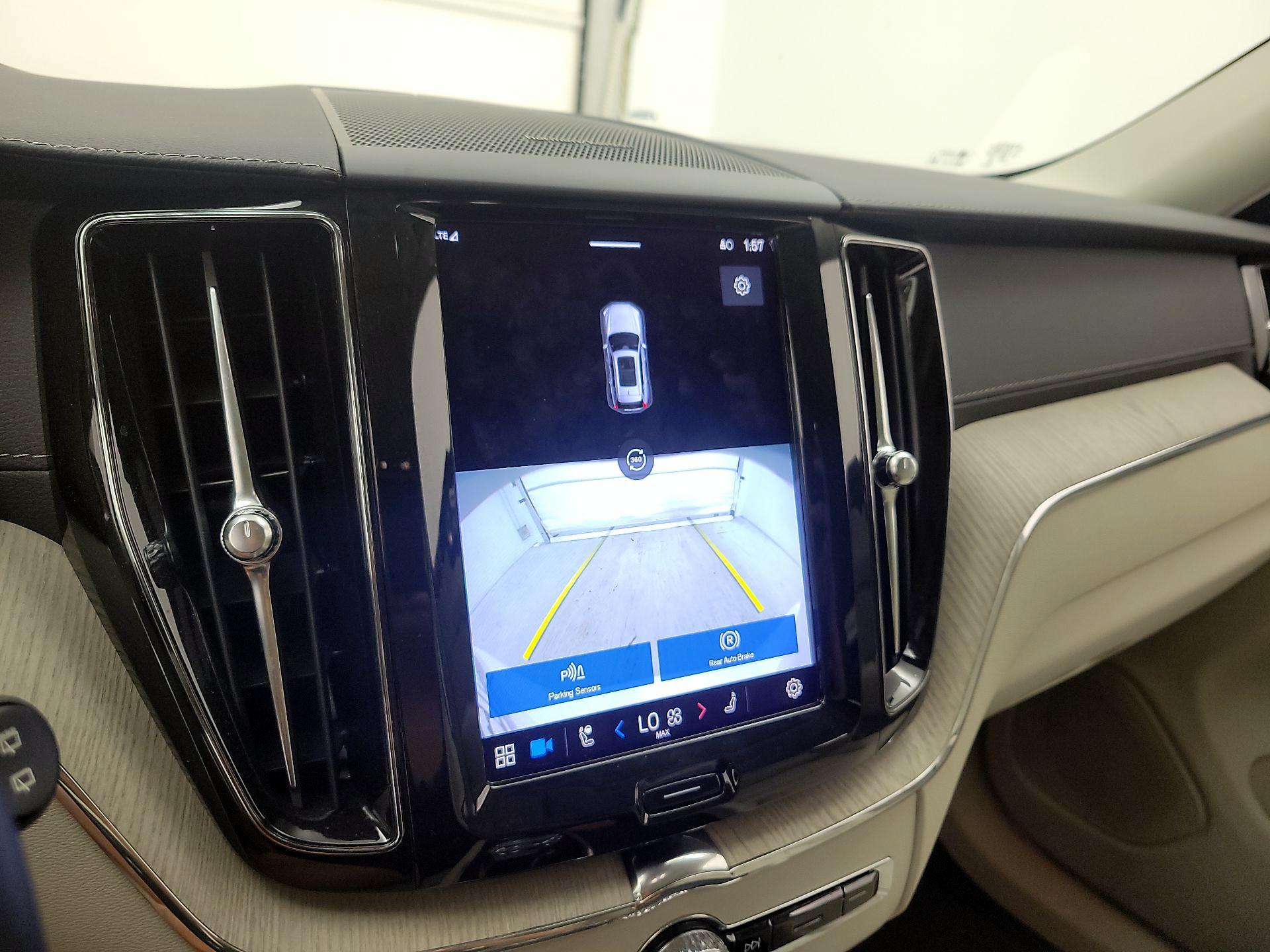 Thumbnail: 2022 Volvo XC60 - 14