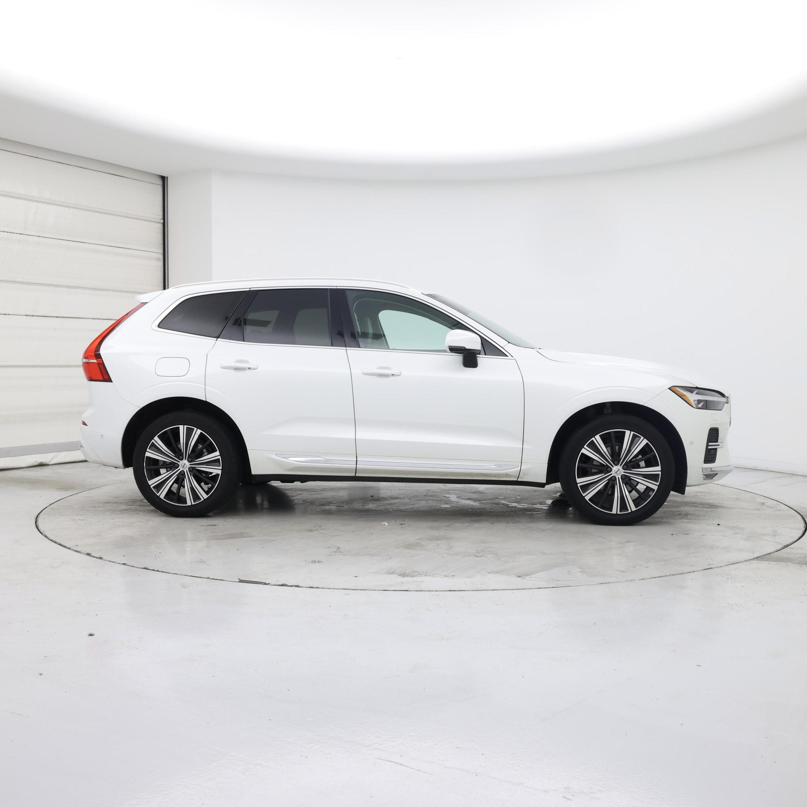 Thumbnail: 2022 Volvo XC60 - 7