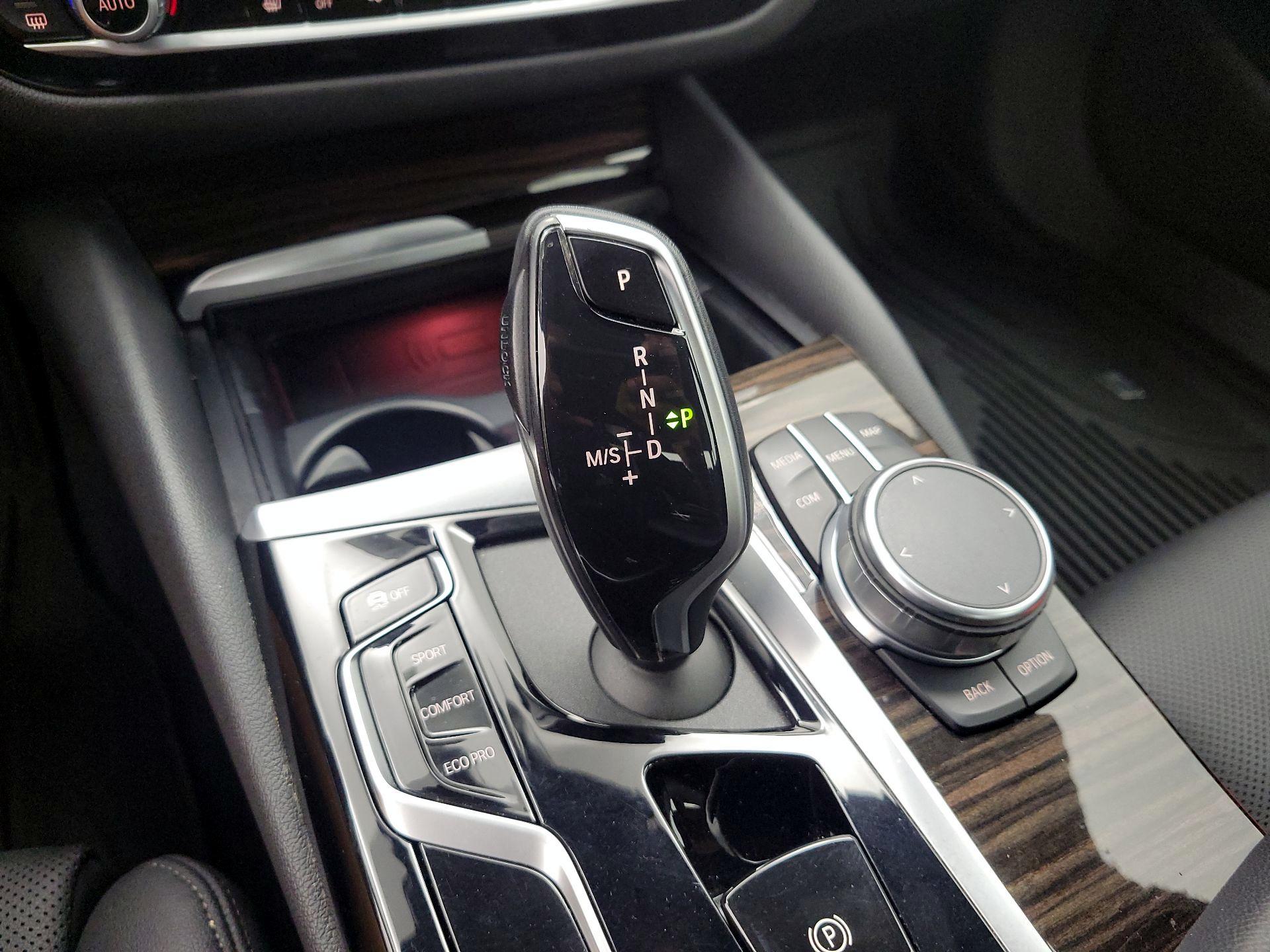 Thumbnail: 2021 BMW 5 Series - 18