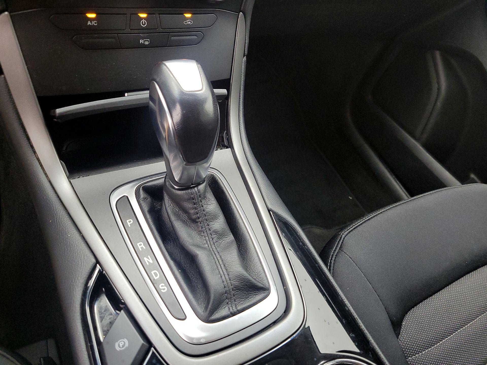 Thumbnail: 2018 Ford Edge - 18