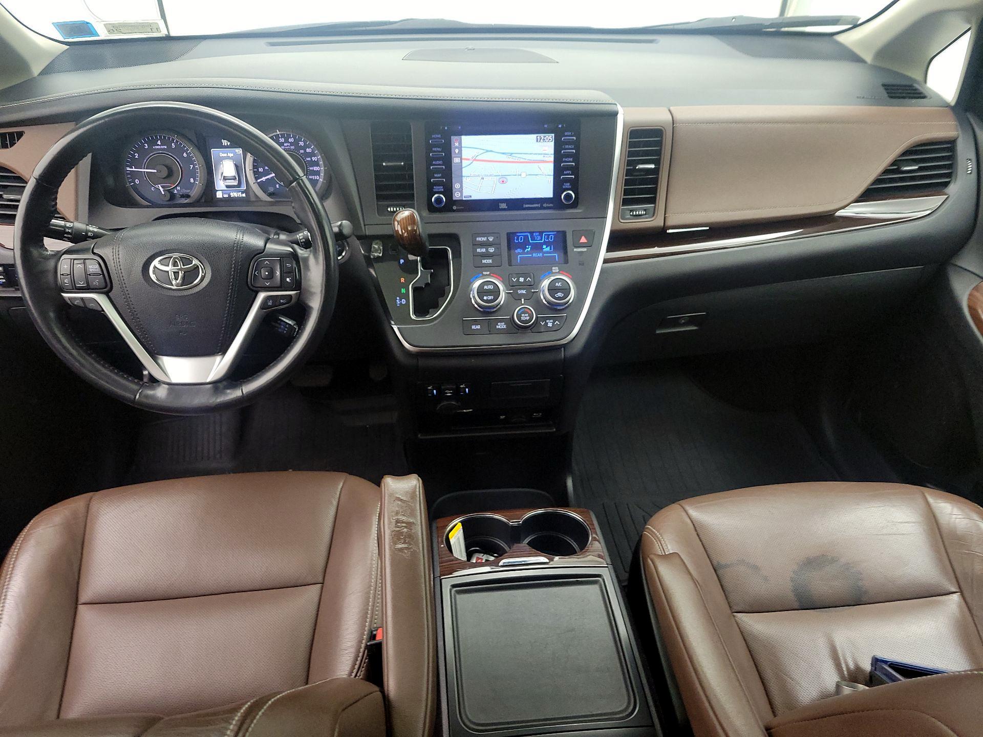 Thumbnail: 2019 Toyota Sienna - 9