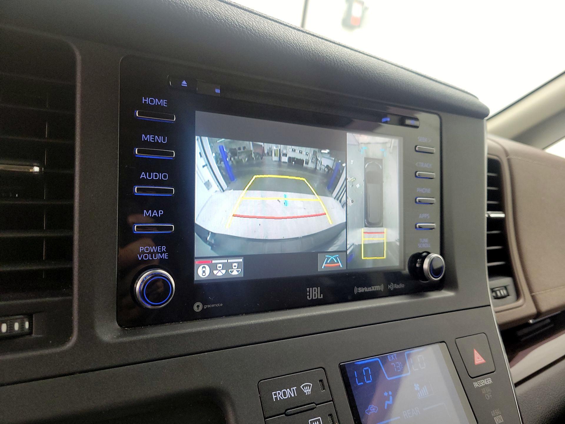 Thumbnail: 2019 Toyota Sienna - 15