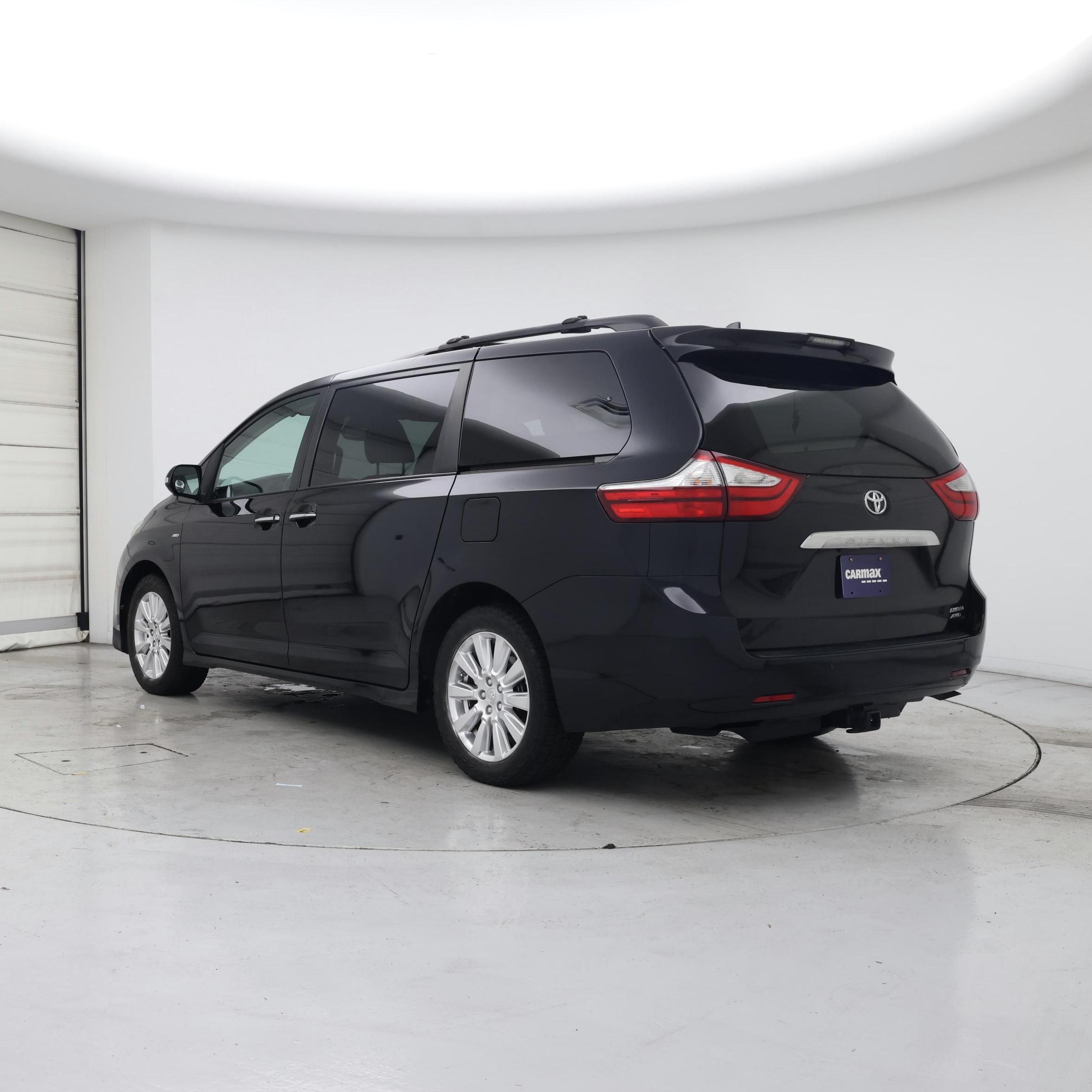 Thumbnail: 2019 Toyota Sienna - 2