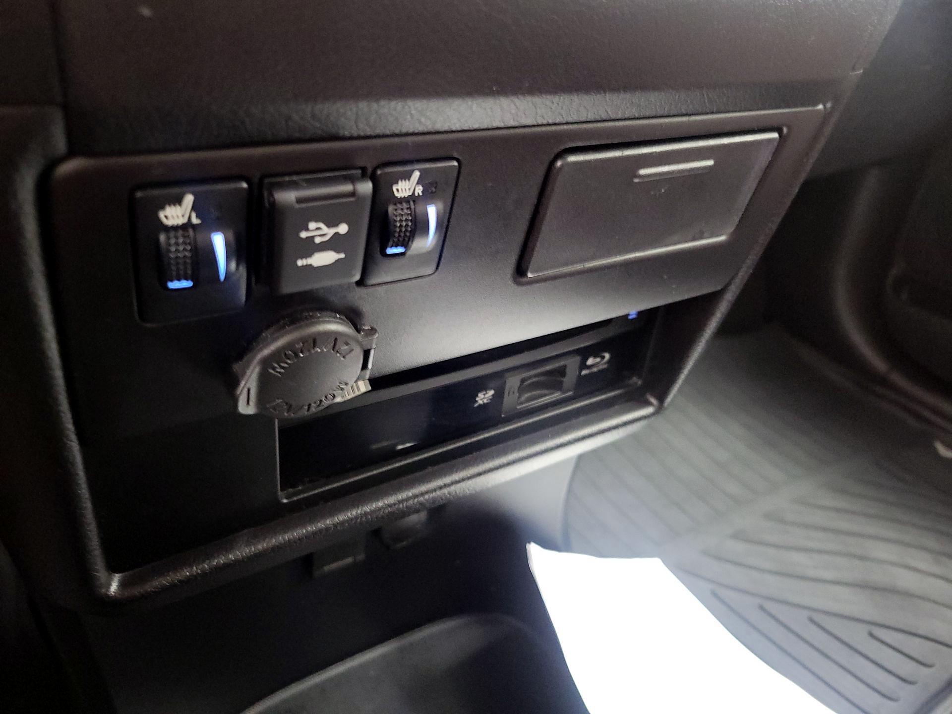 Thumbnail: 2019 Toyota Sienna - 19