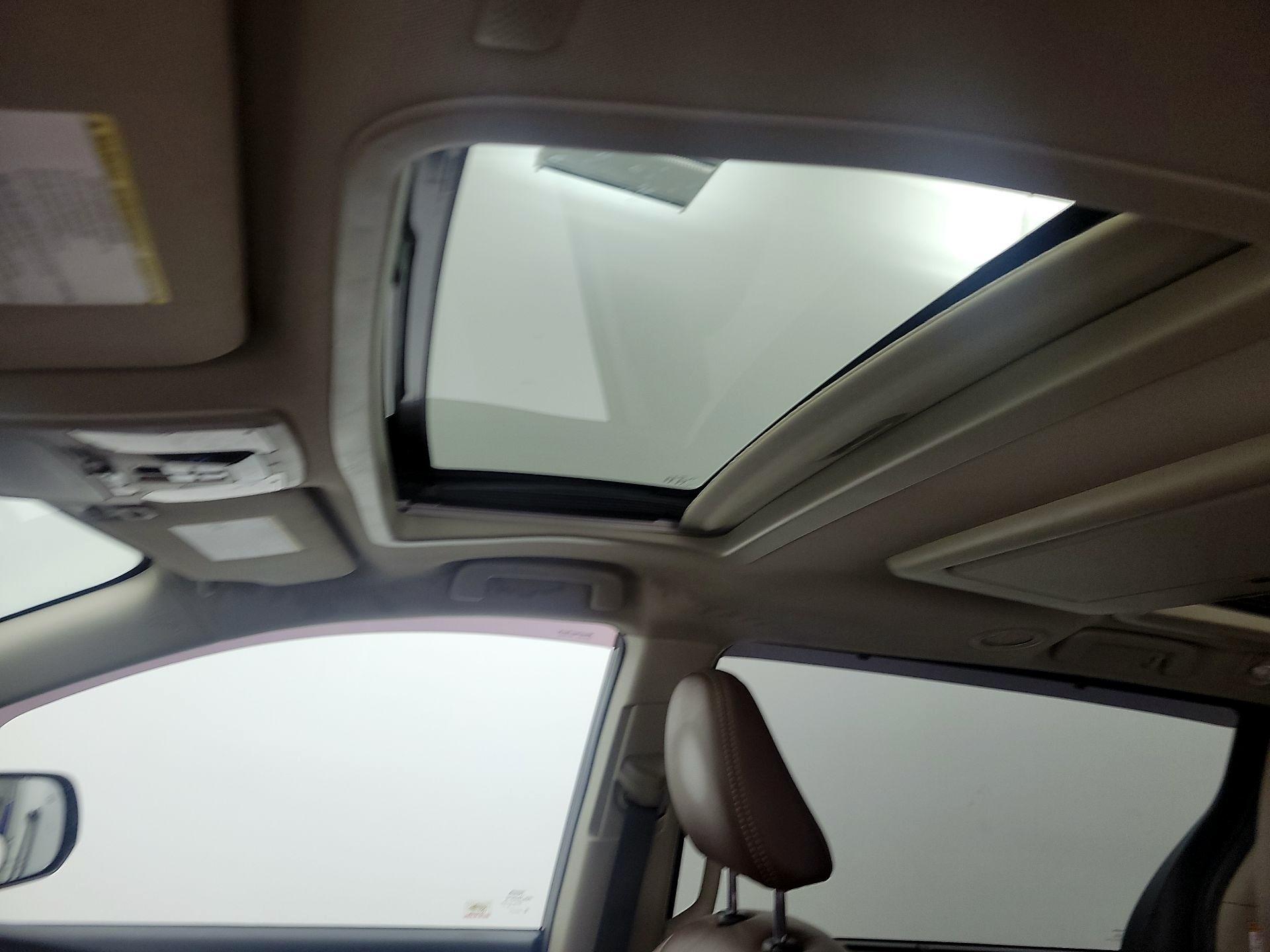Thumbnail: 2019 Toyota Sienna - 20