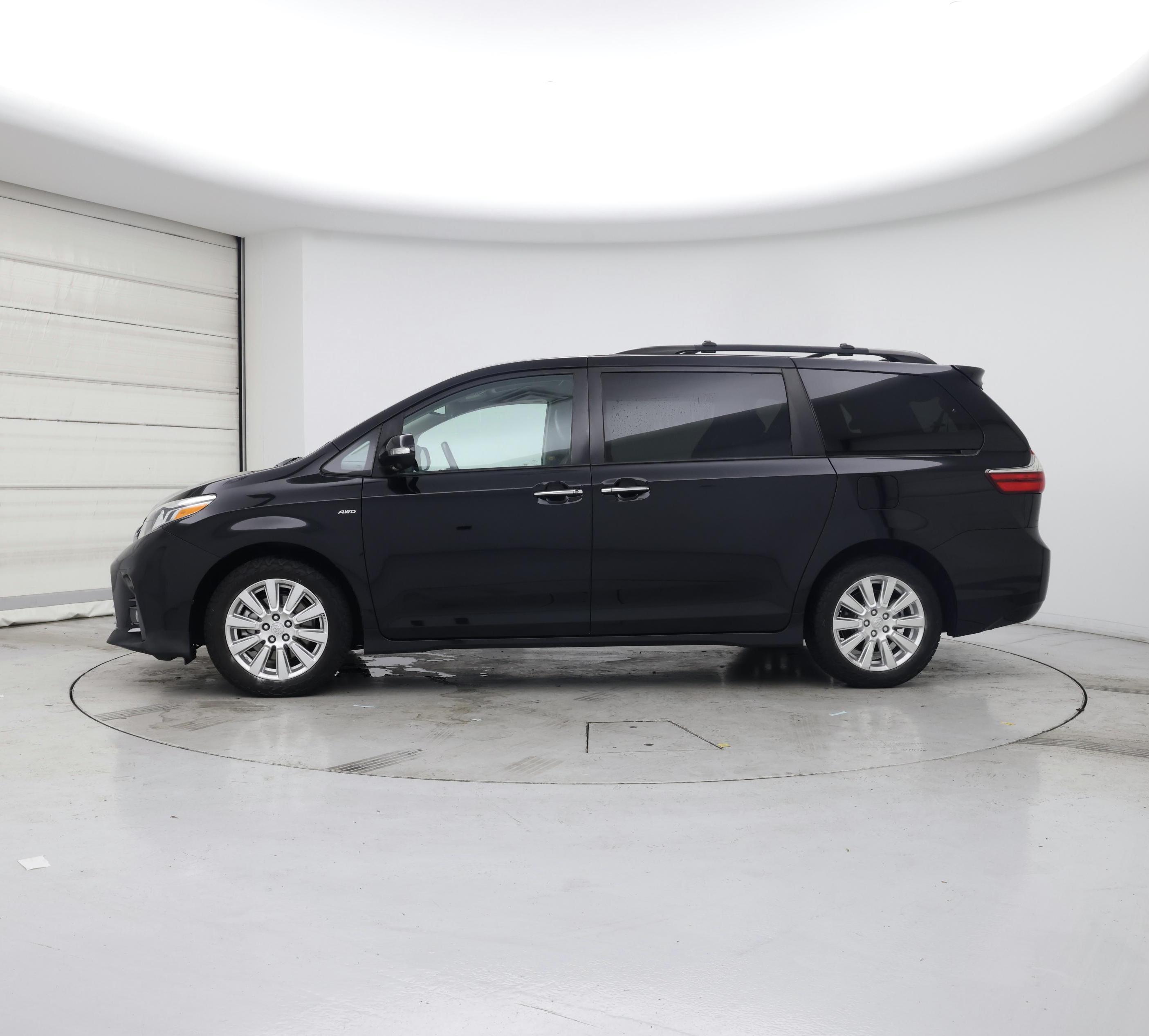 Thumbnail: 2019 Toyota Sienna - 3