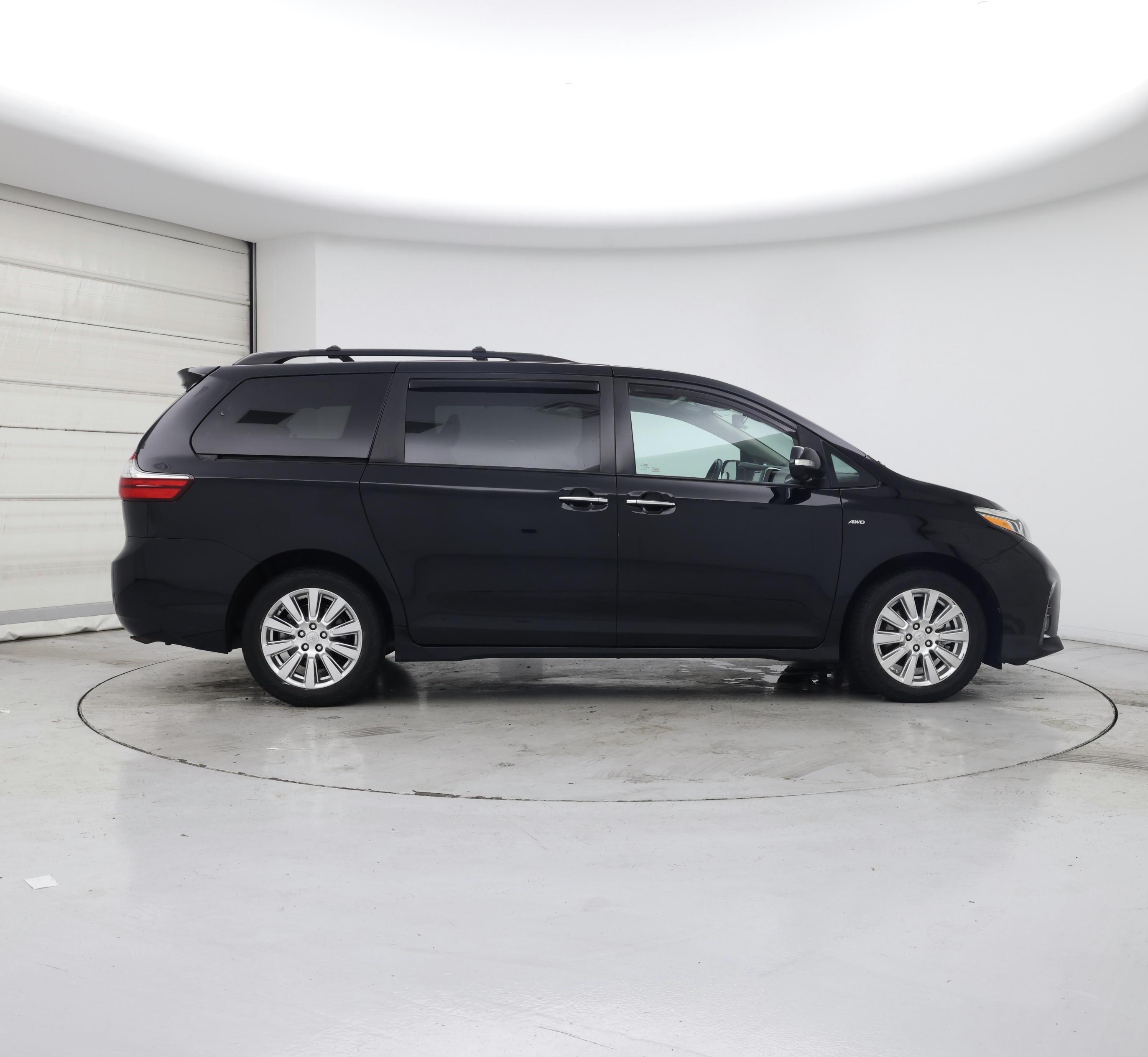 Thumbnail: 2019 Toyota Sienna - 7