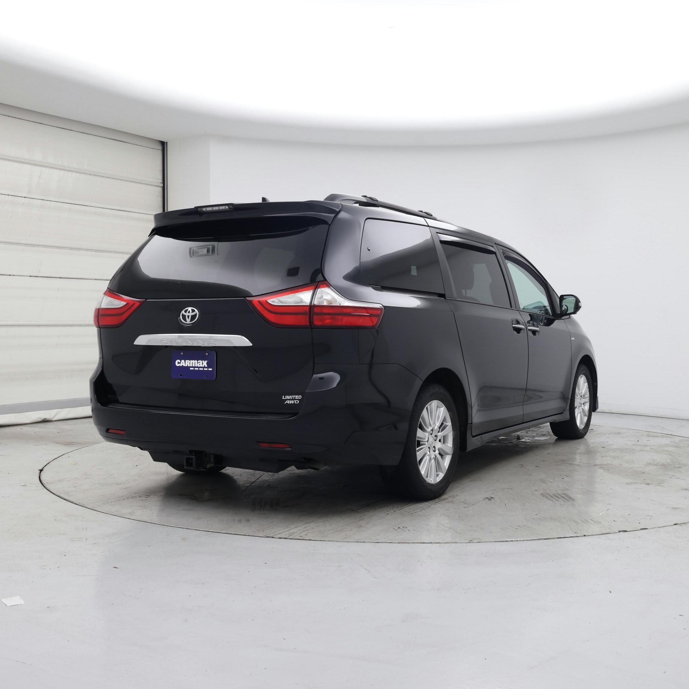 Thumbnail: 2019 Toyota Sienna - 8
