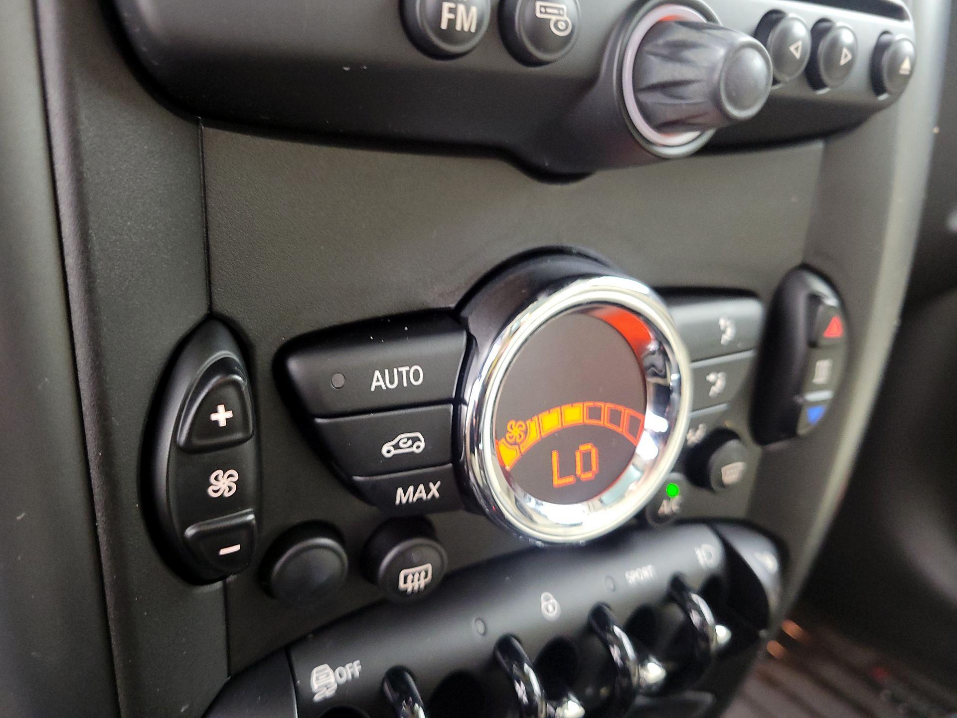 Thumbnail: 2015 MINI Cooper Countryman - 15