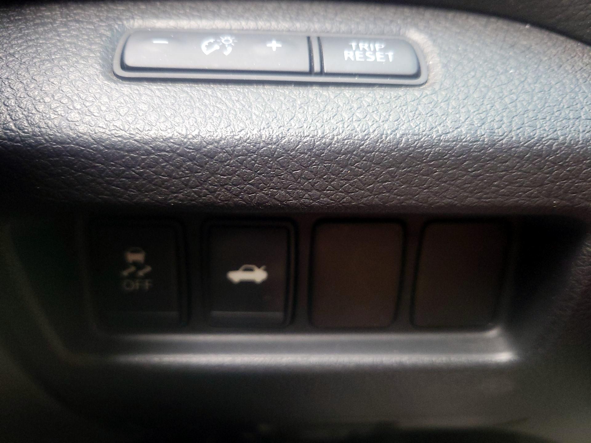 Thumbnail: 2013 Nissan Altima - 13