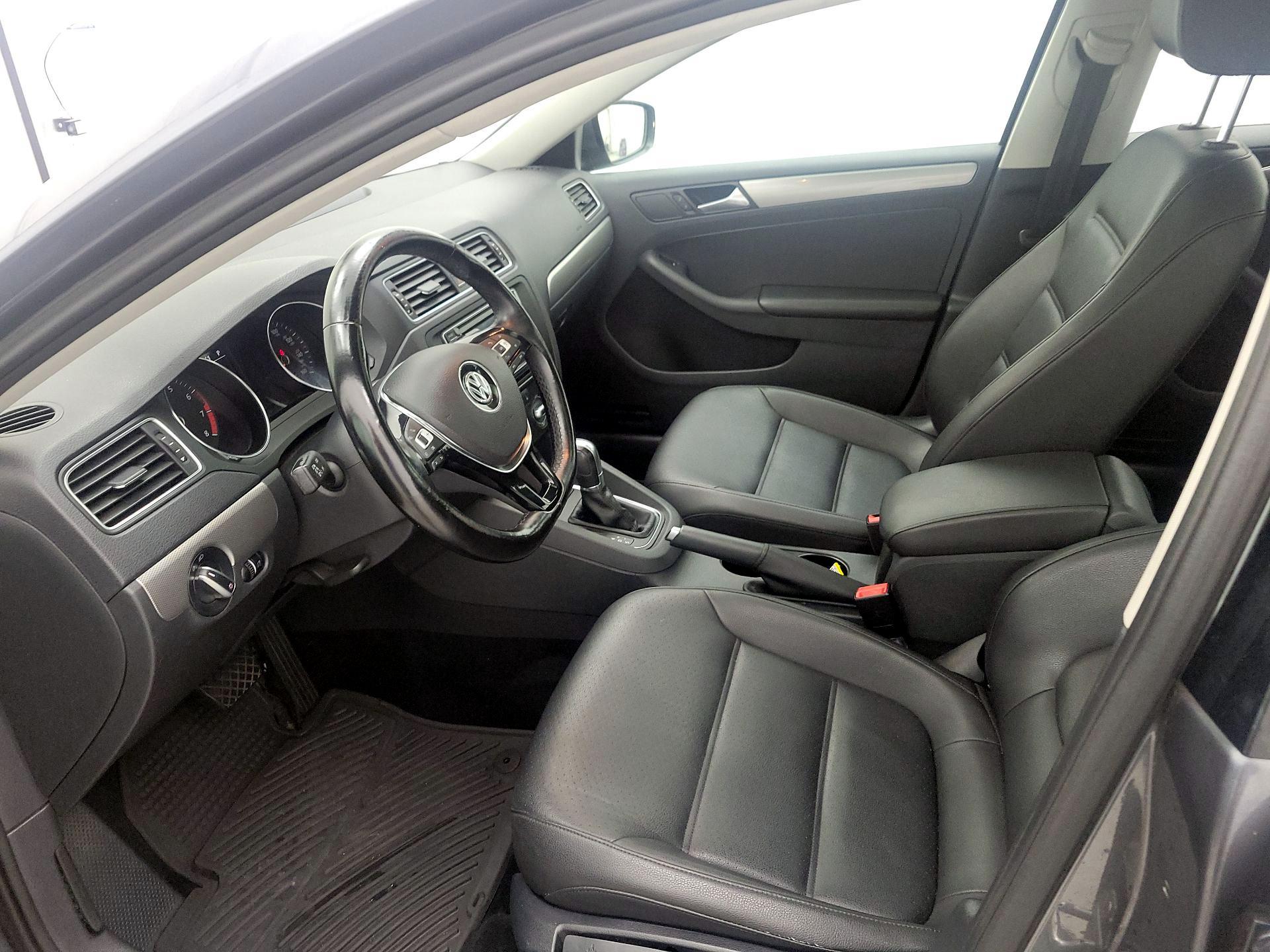 Thumbnail: 2017 Volkswagen Jetta - 9