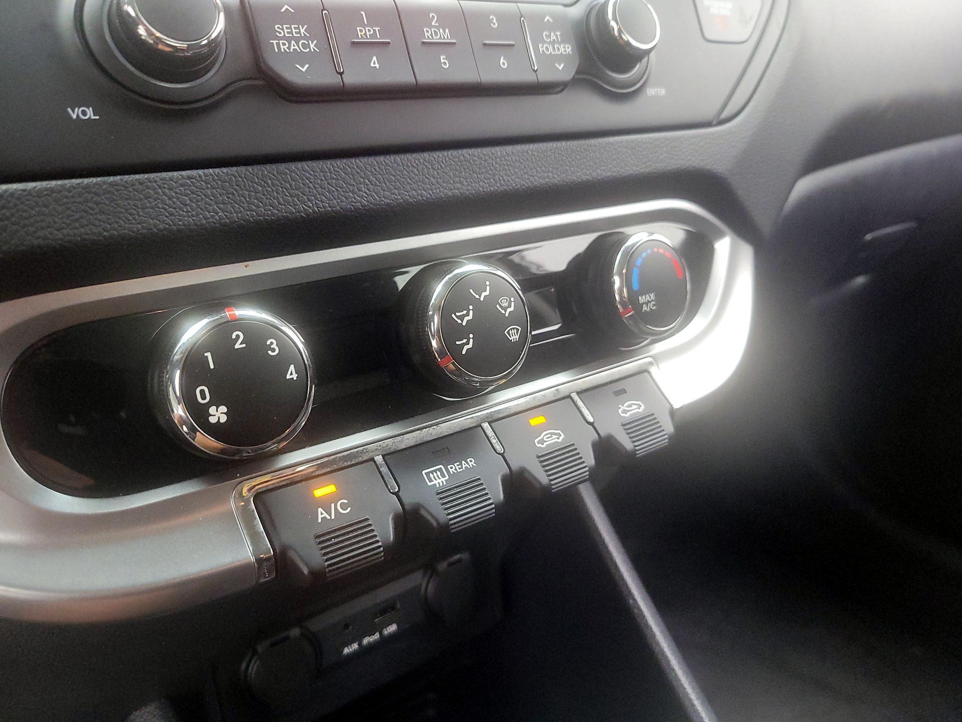 Thumbnail: 2013 Kia Rio - 14