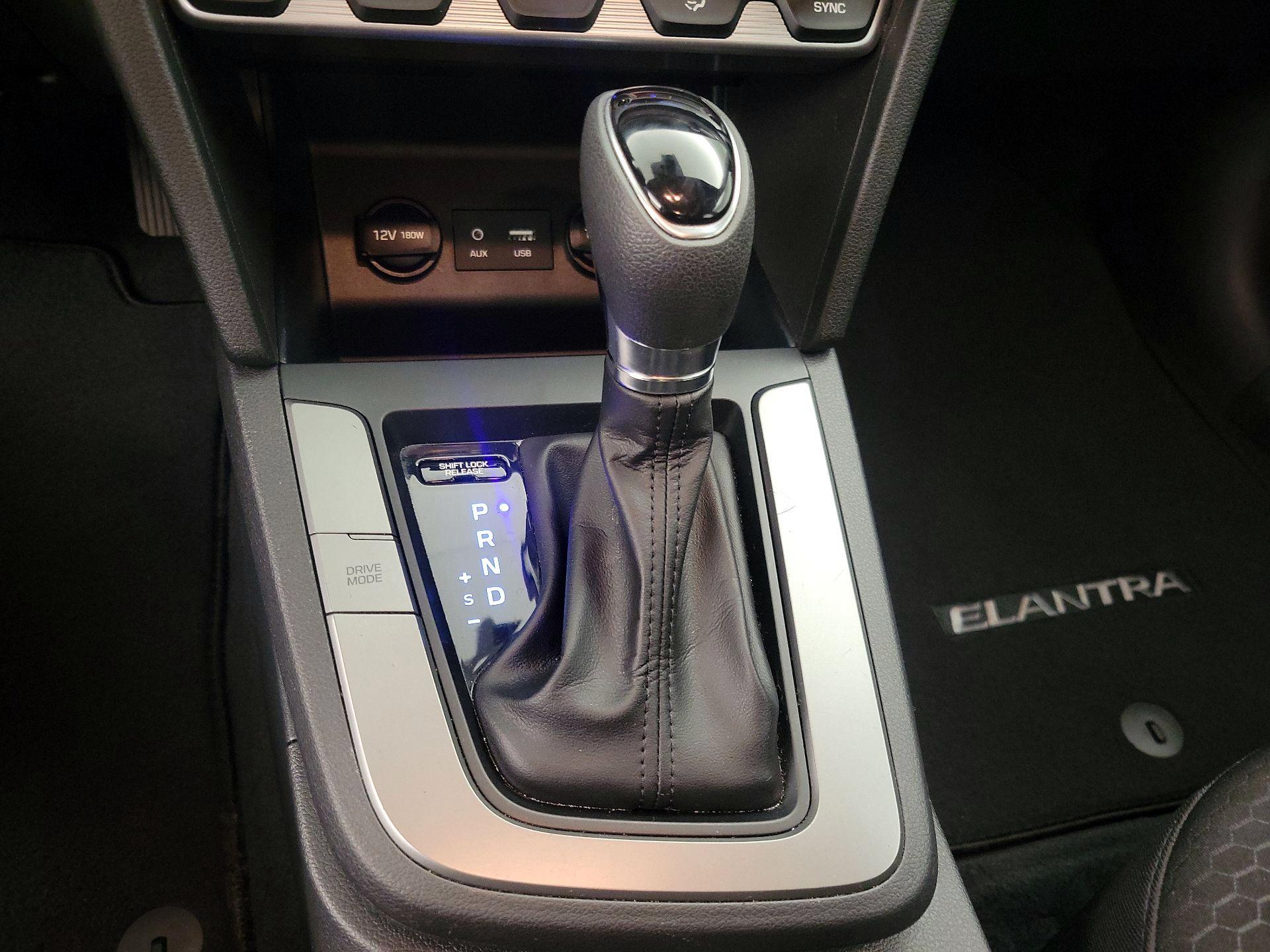 Thumbnail: 2020 Hyundai Elantra - 17