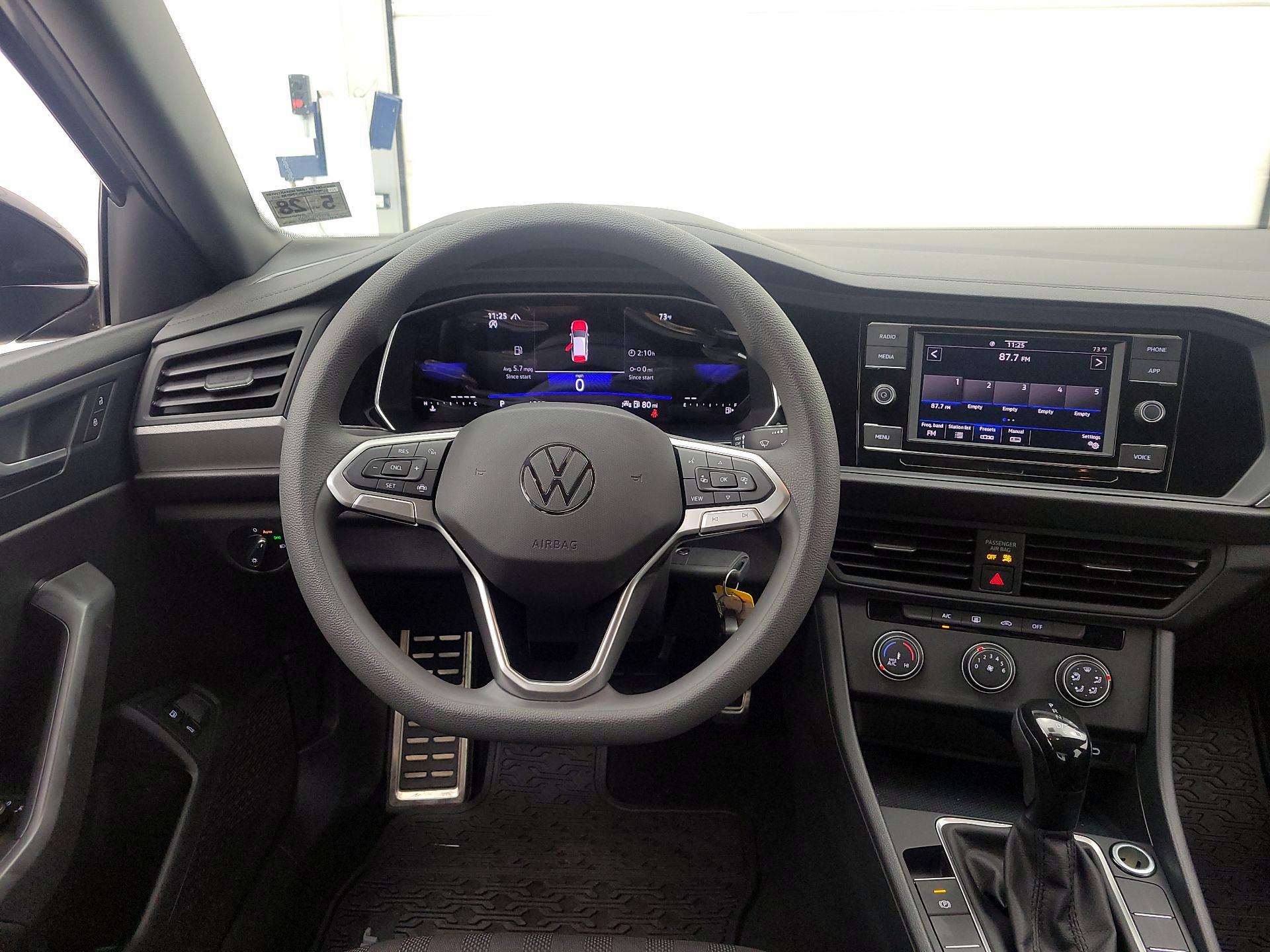 Thumbnail: 2023 Volkswagen Jetta - 10