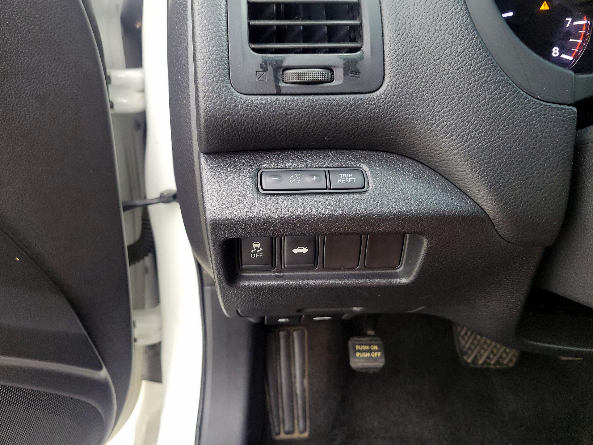 Thumbnail: 2014 Nissan Altima - 13
