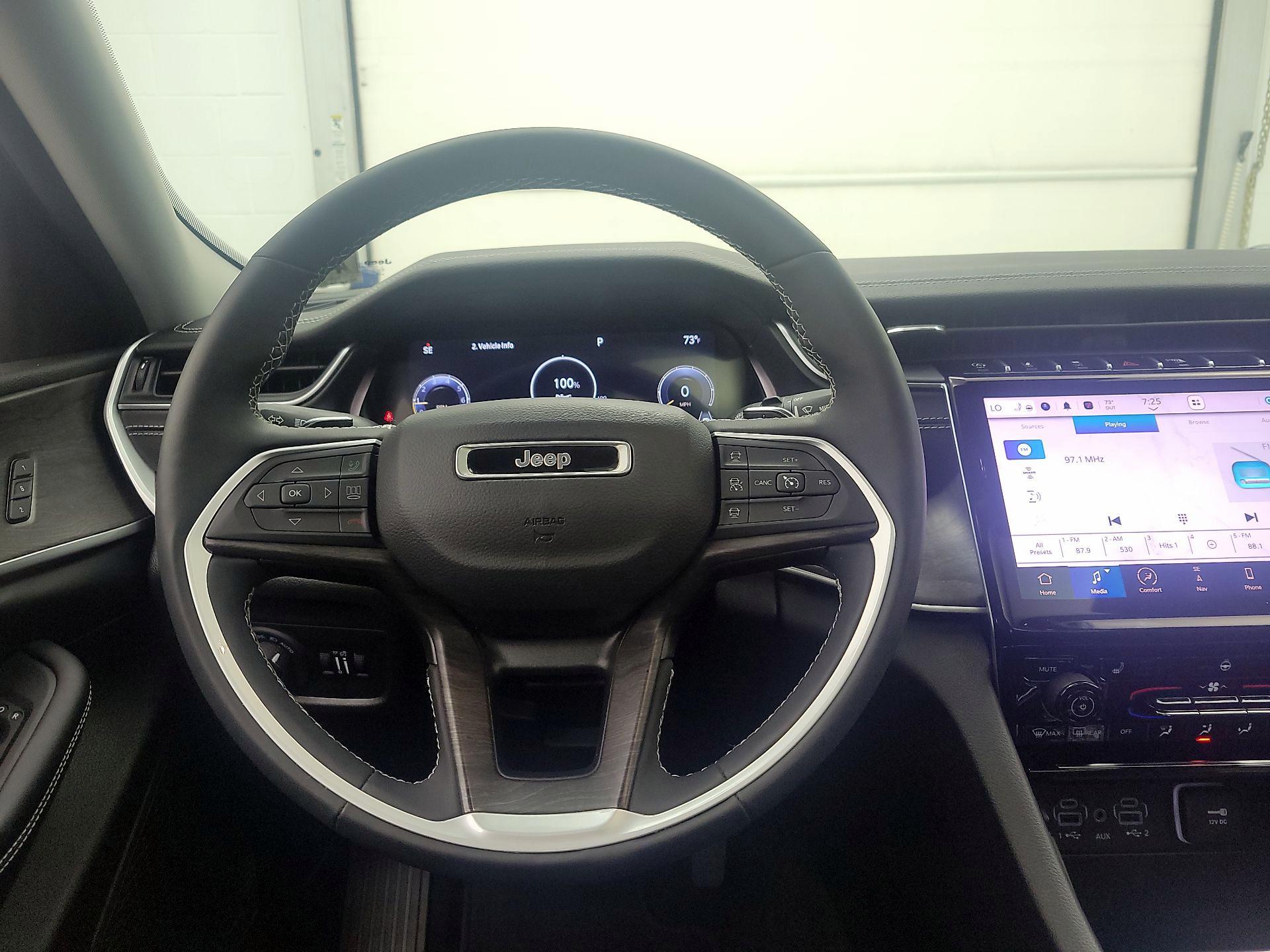 Thumbnail: 2023 Jeep Grand Cherokee - 10