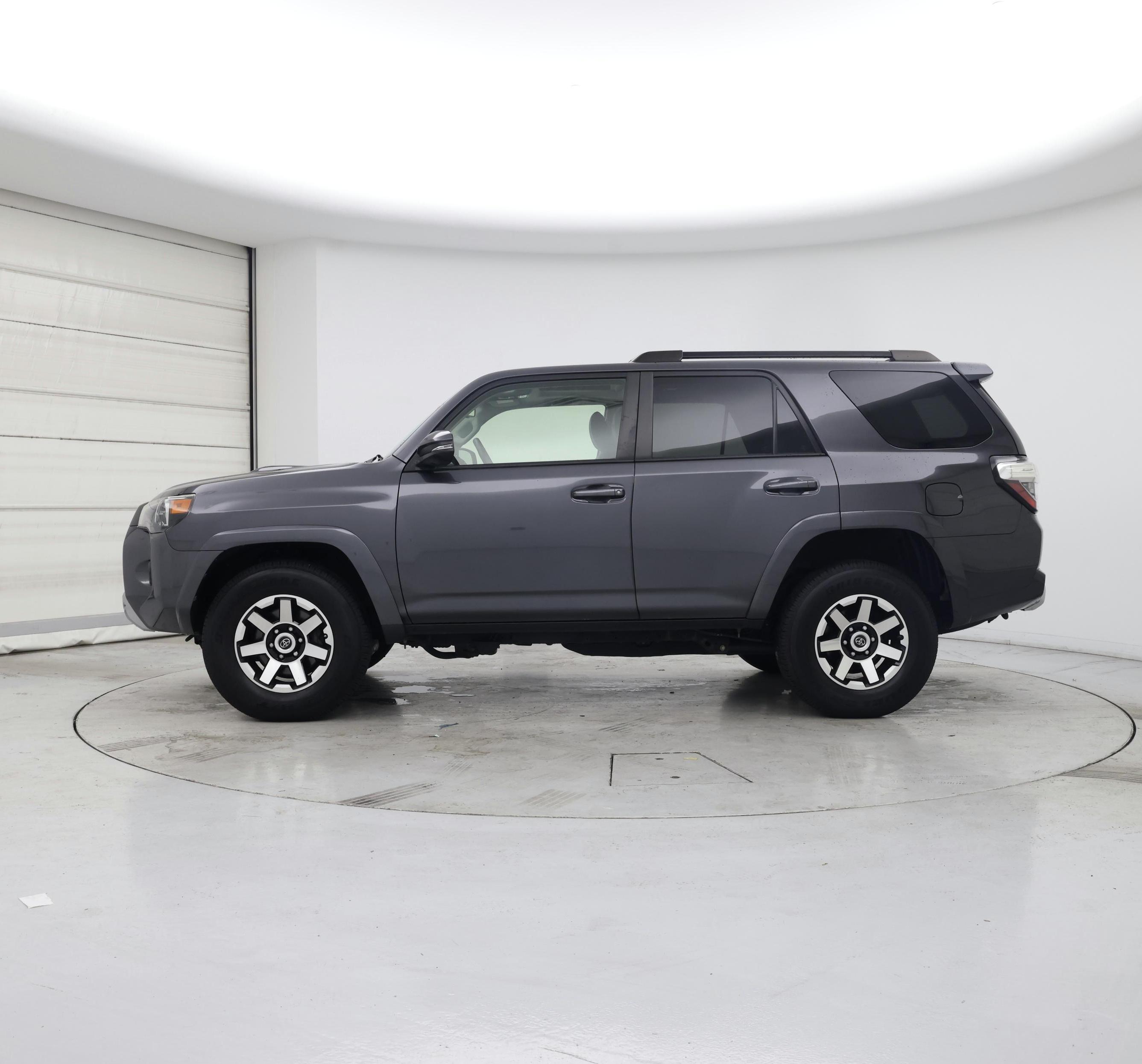 Thumbnail: 2020 Toyota 4Runner - 3