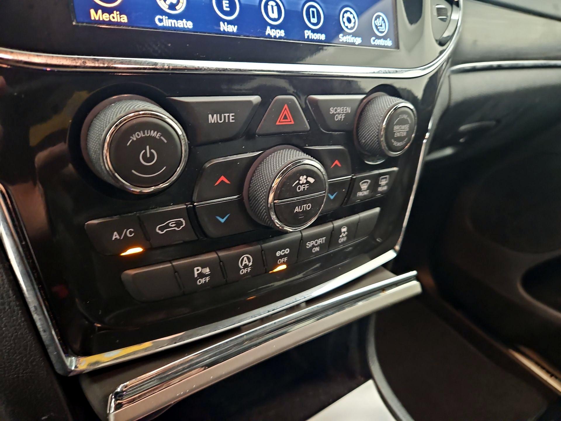 Thumbnail: 2021 Jeep Grand Cherokee - 17