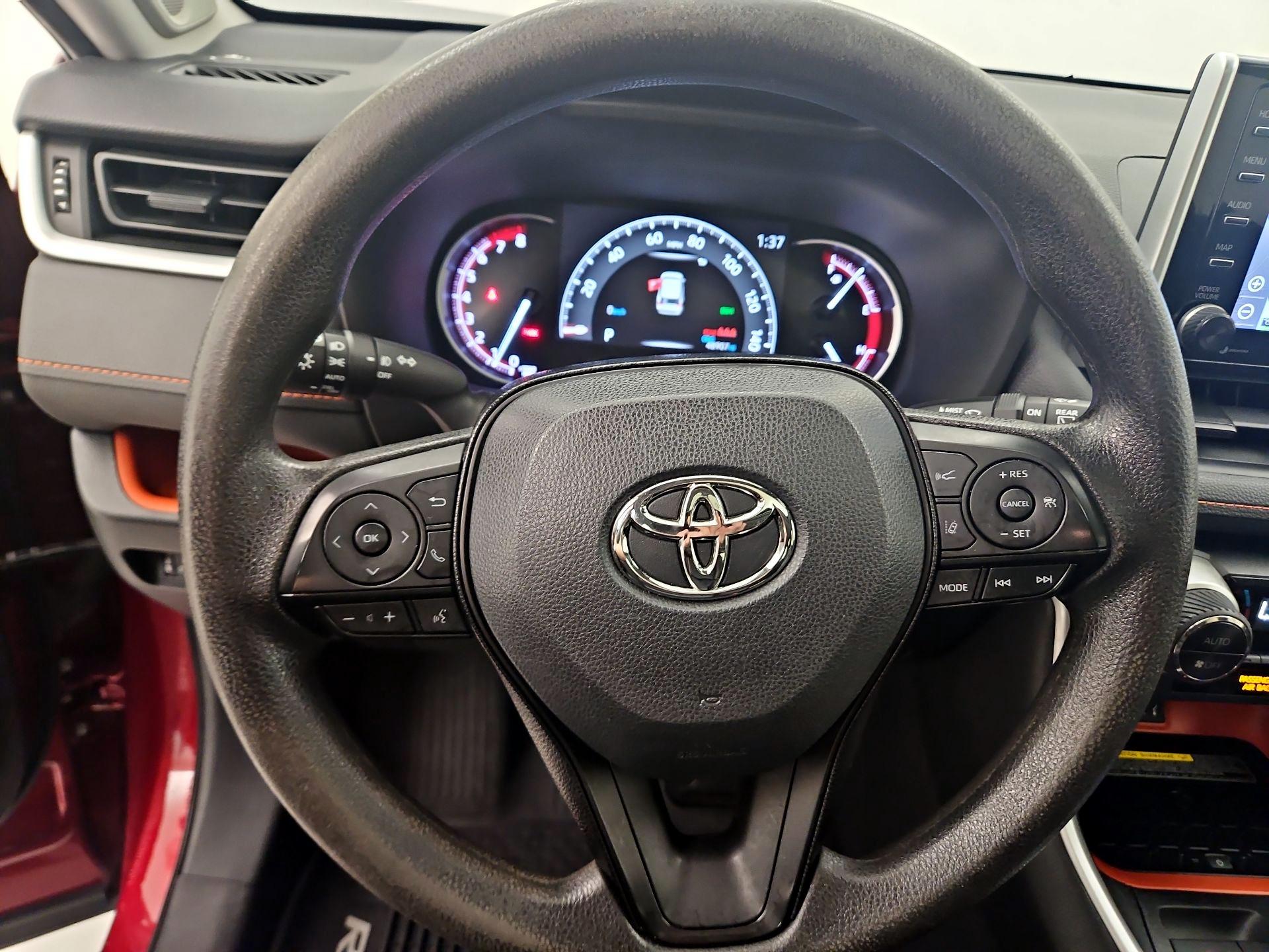 Thumbnail: 2019 Toyota RAV4 - 10