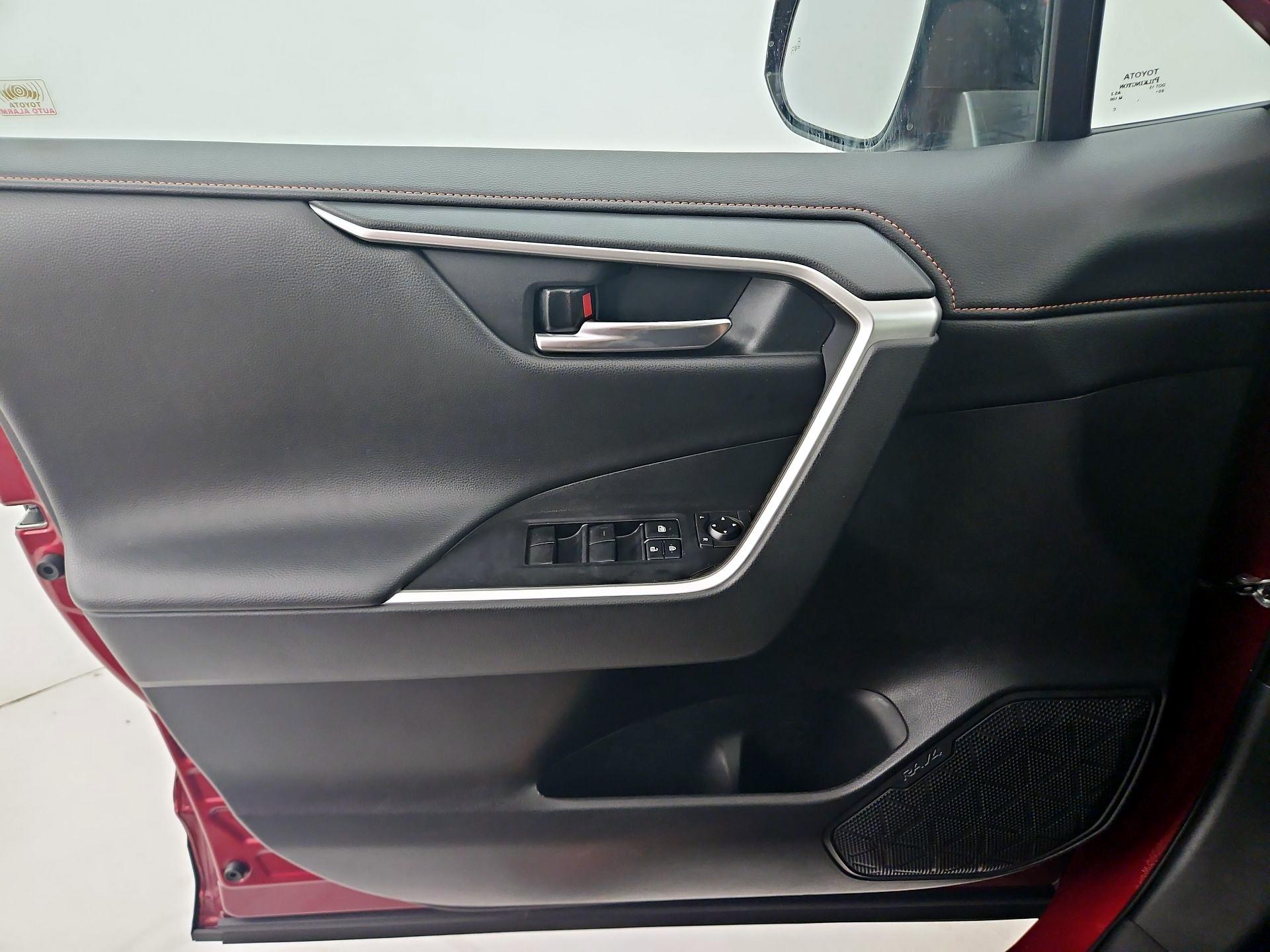 Thumbnail: 2019 Toyota RAV4 - 12