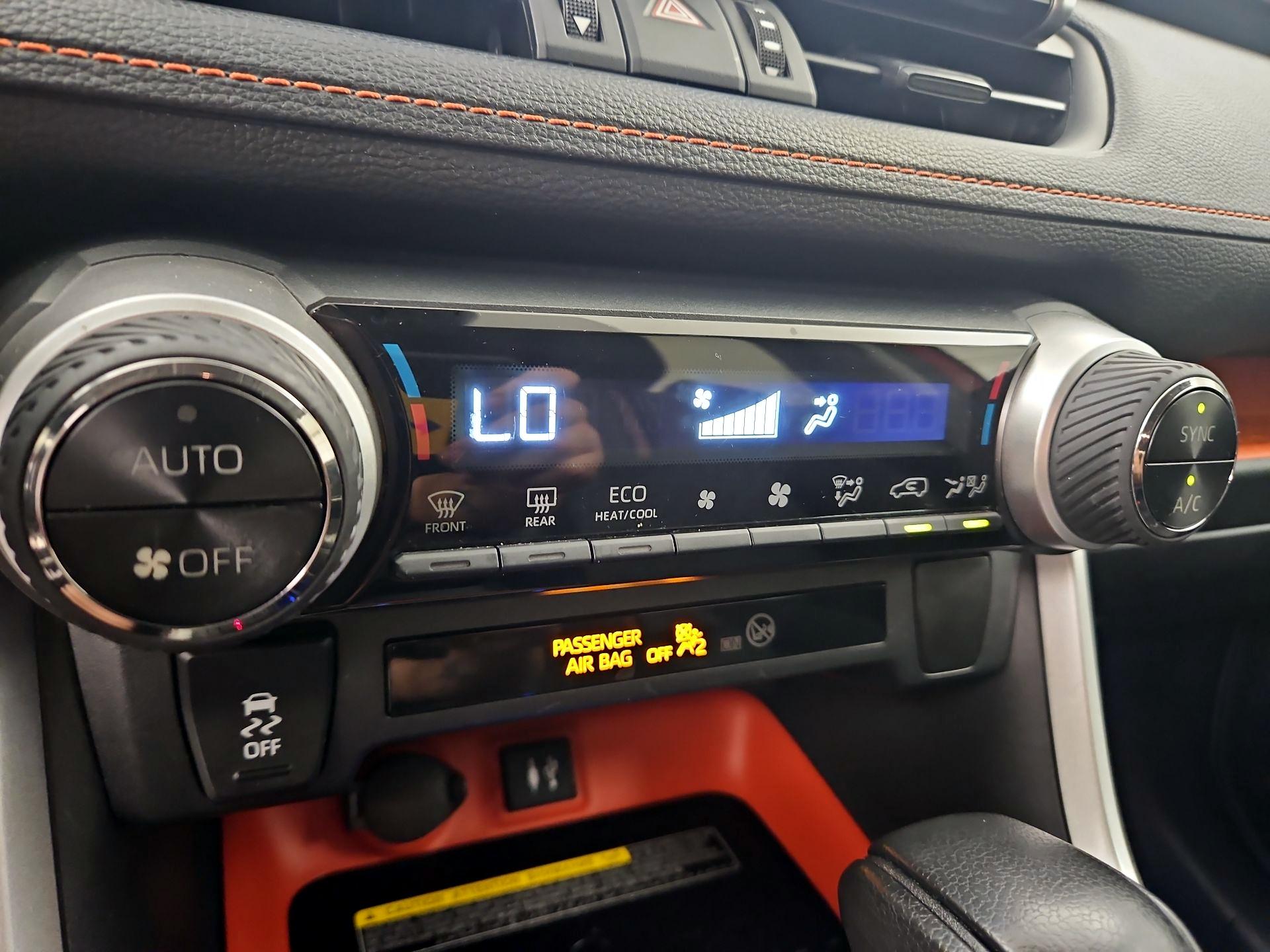 Thumbnail: 2019 Toyota RAV4 - 17