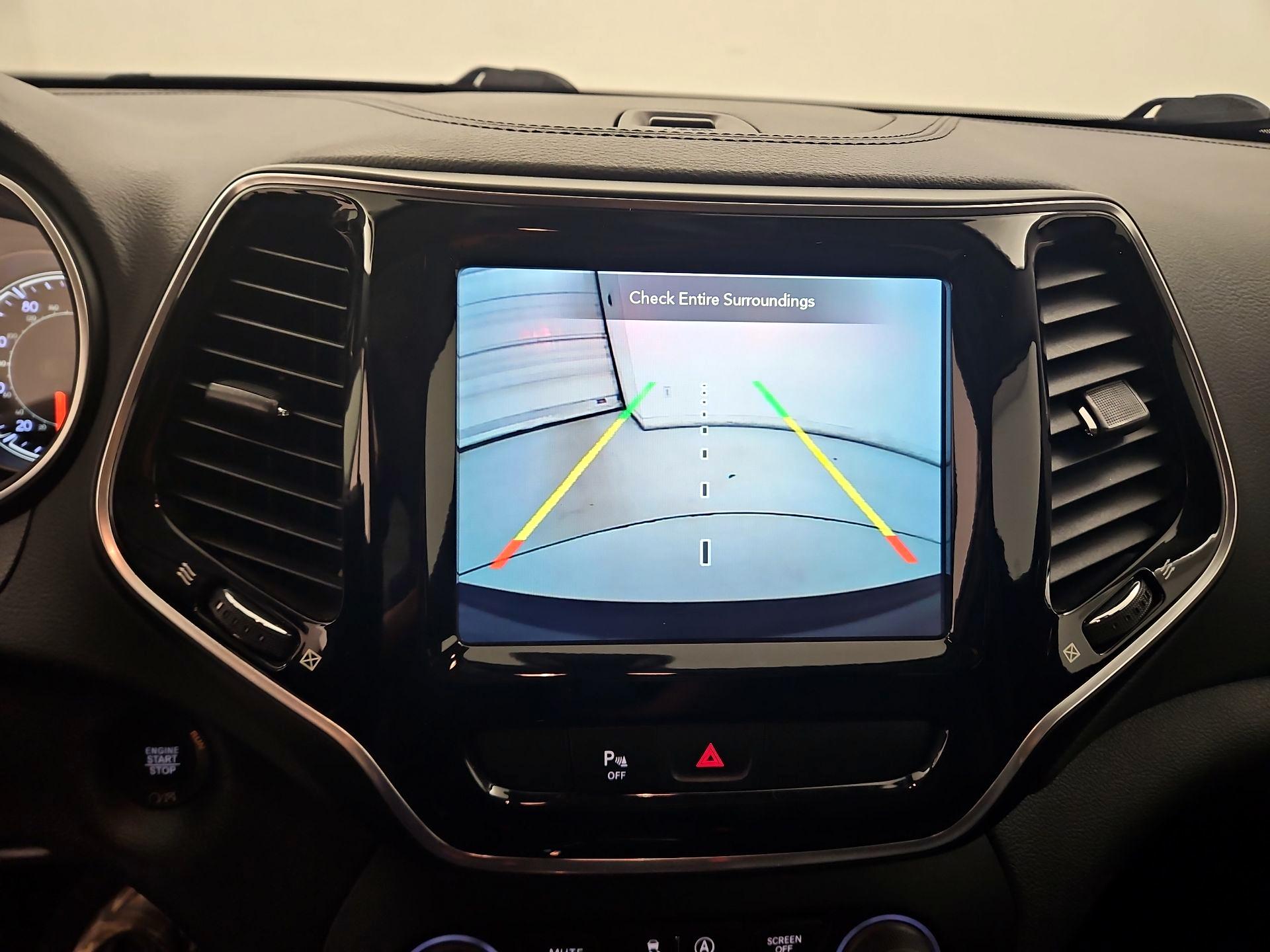 Thumbnail: 2019 Jeep Cherokee - 15