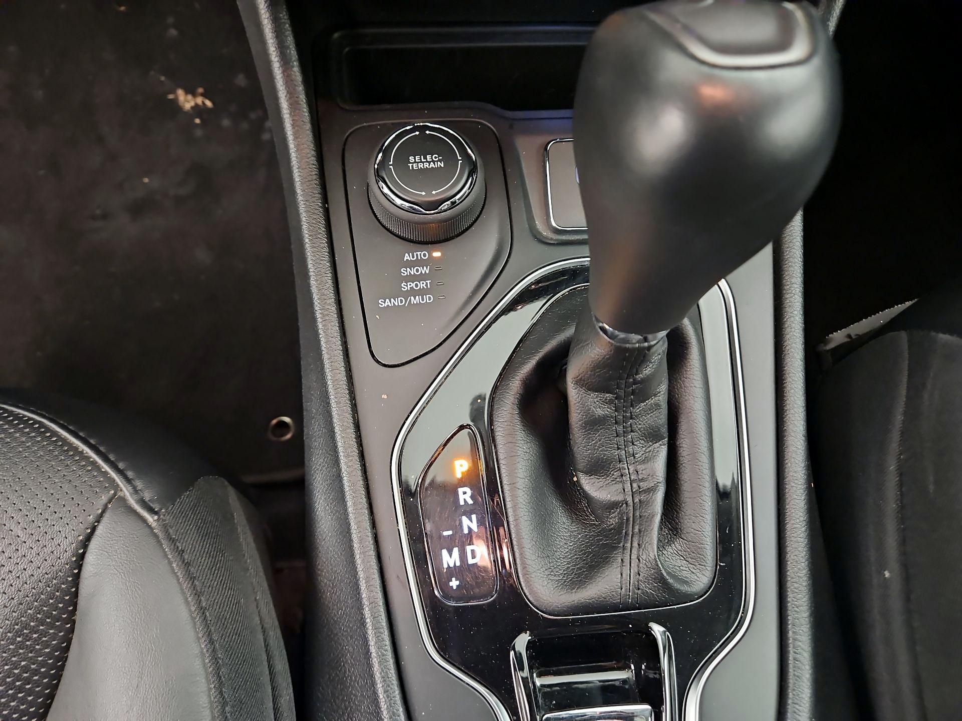 Thumbnail: 2019 Jeep Cherokee - 18