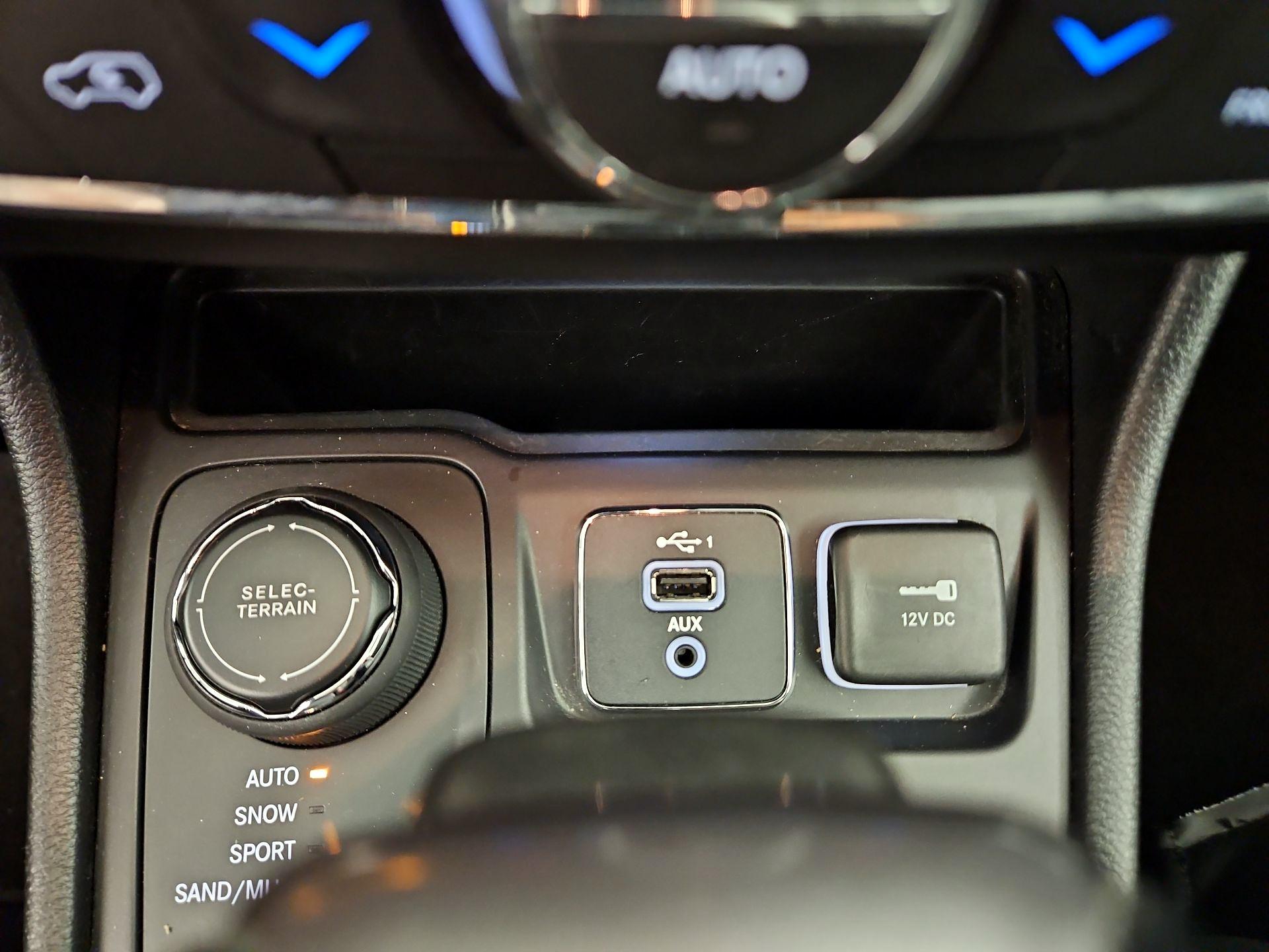 Thumbnail: 2019 Jeep Cherokee - 19