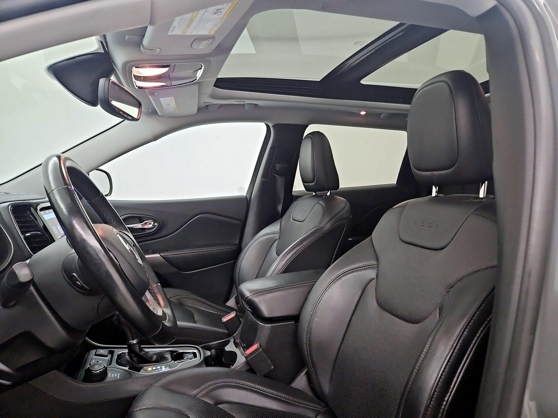 Thumbnail: 2019 Jeep Cherokee - 20