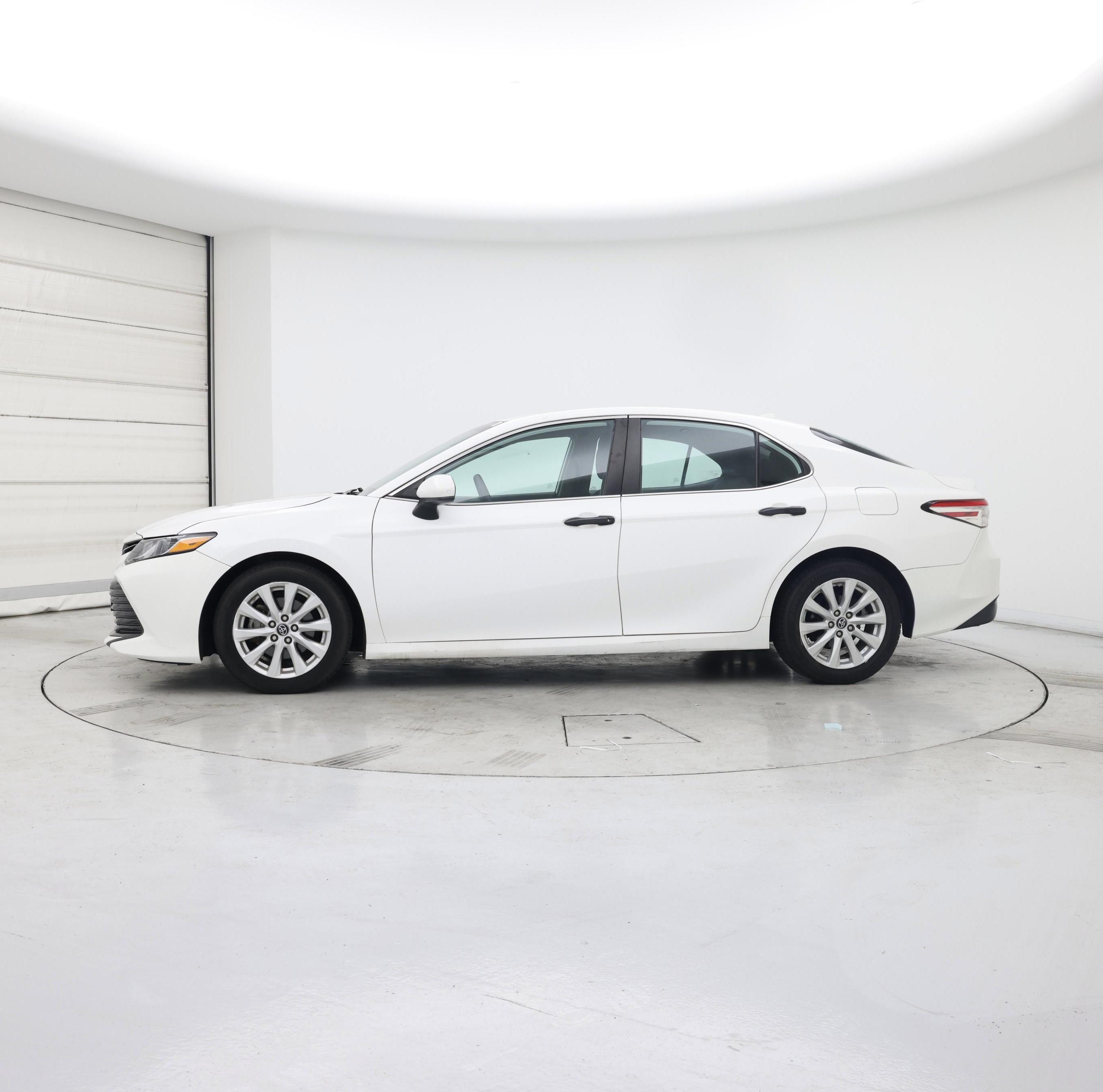 Thumbnail: 2019 Toyota Camry - 3