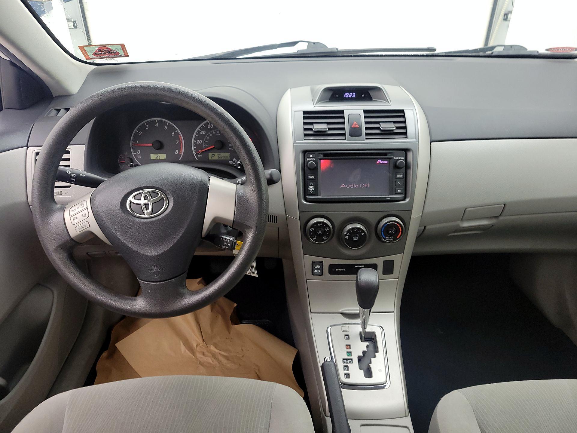 Thumbnail: 2013 Toyota Corolla - 9