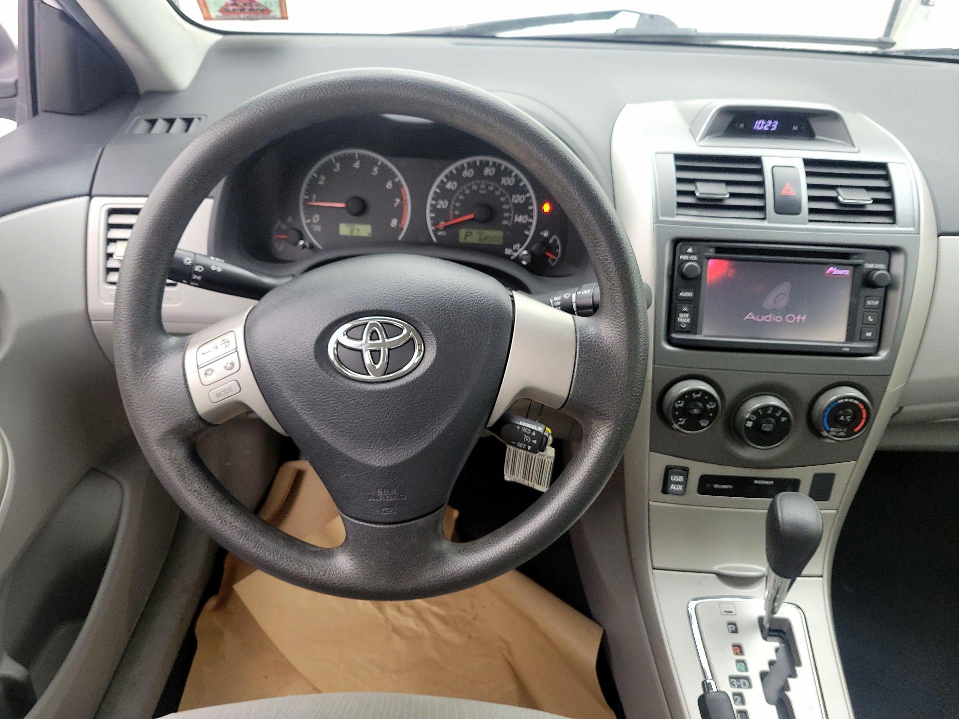 Thumbnail: 2013 Toyota Corolla - 10
