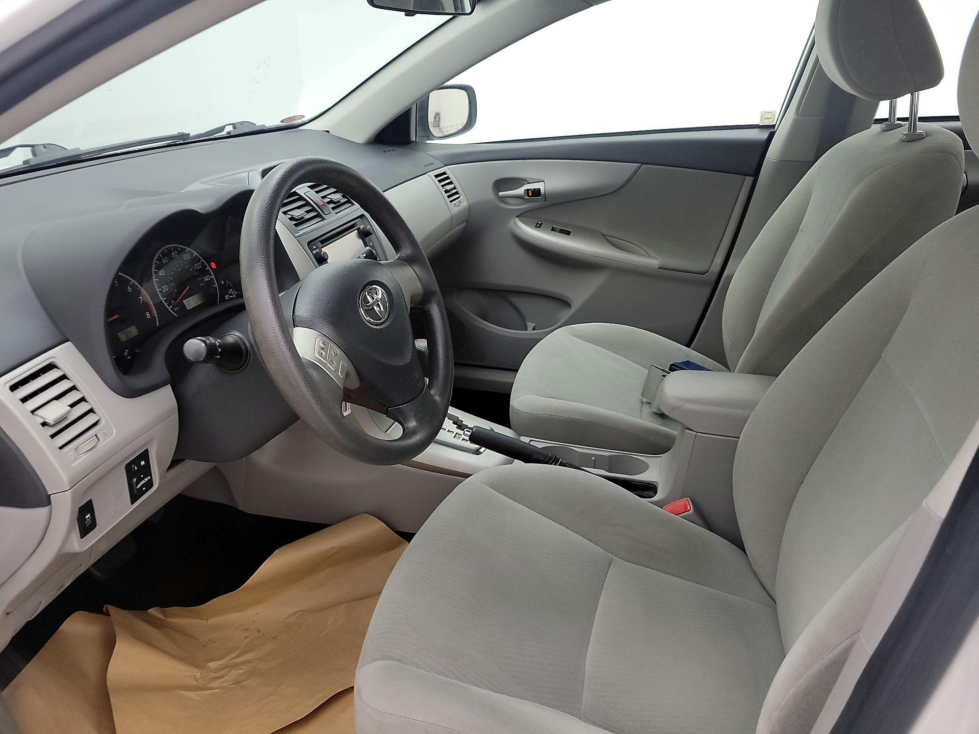 Thumbnail: 2013 Toyota Corolla - 11