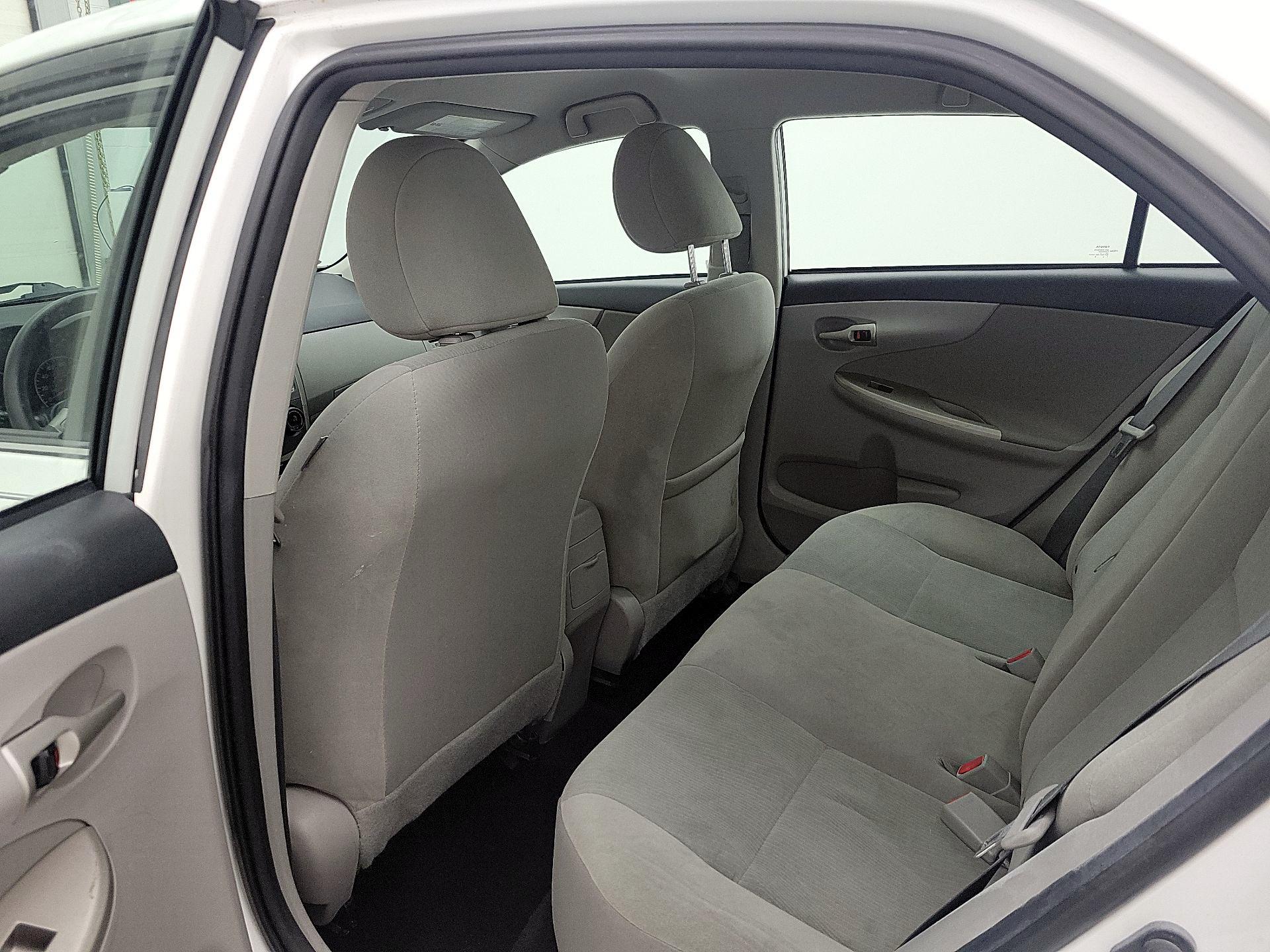 Thumbnail: 2013 Toyota Corolla - 18