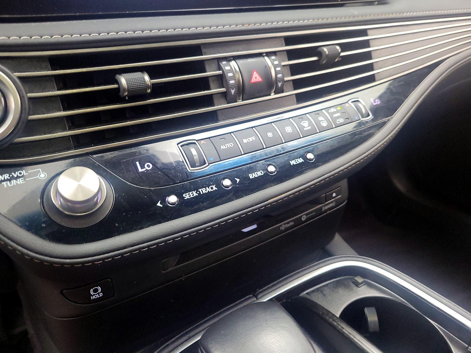 Thumbnail: 2021 Lexus LS - 16