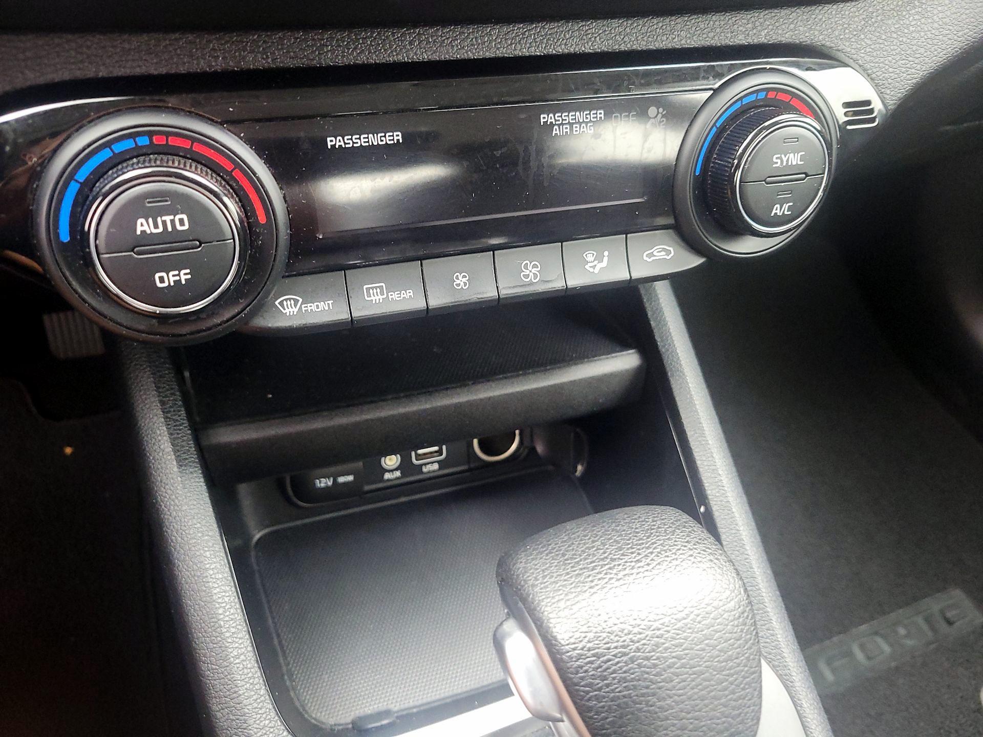 Thumbnail: 2019 Kia Forte - 16