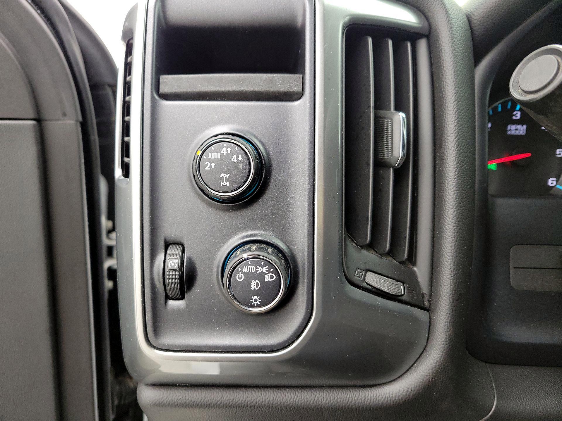 Thumbnail: 2016 Chevrolet Silverado 1500 - 13