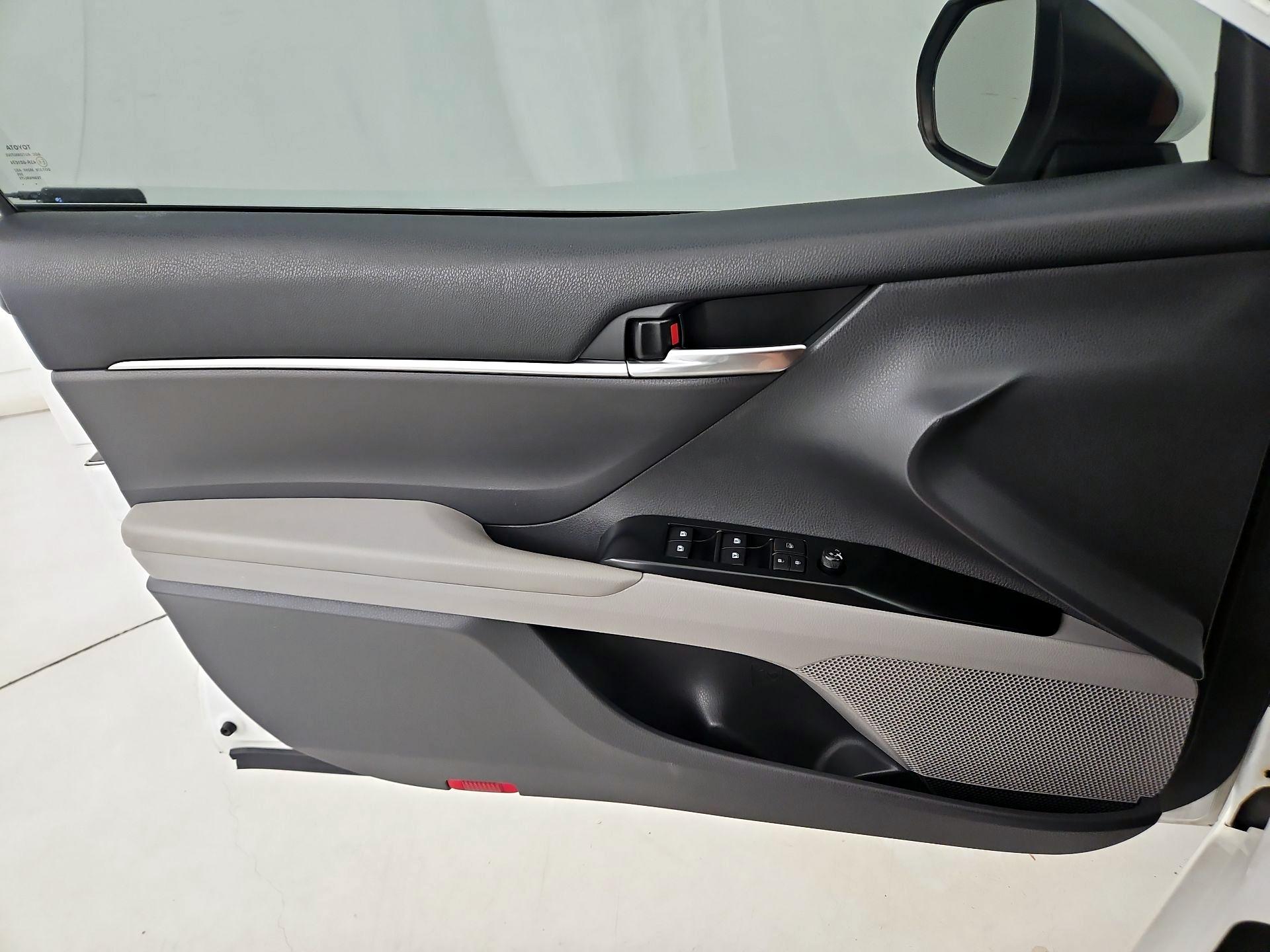 Thumbnail: 2020 Toyota Camry - 12