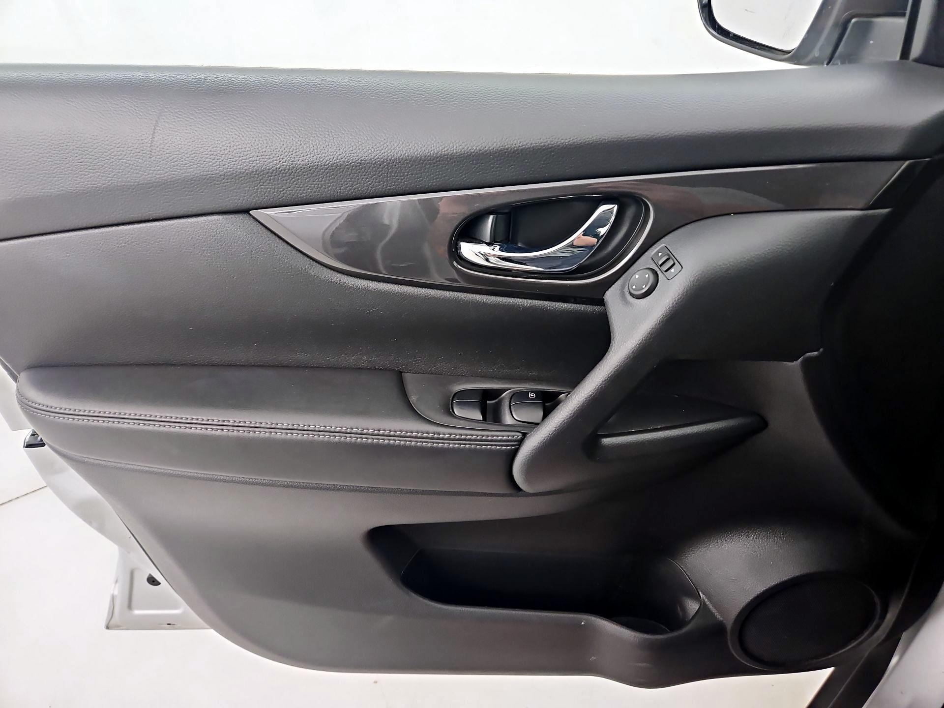 Thumbnail: 2020 Nissan Rogue - 12