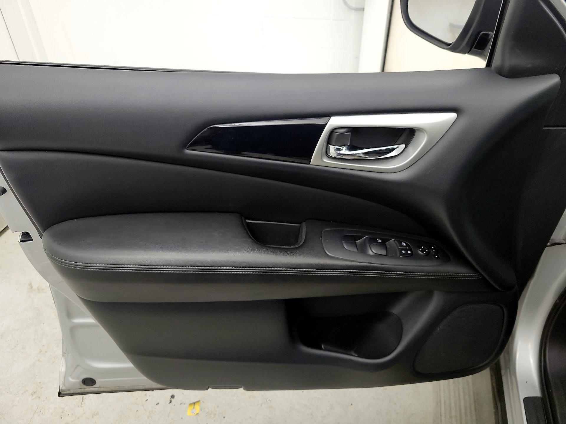 Thumbnail: 2019 Nissan Pathfinder - 12