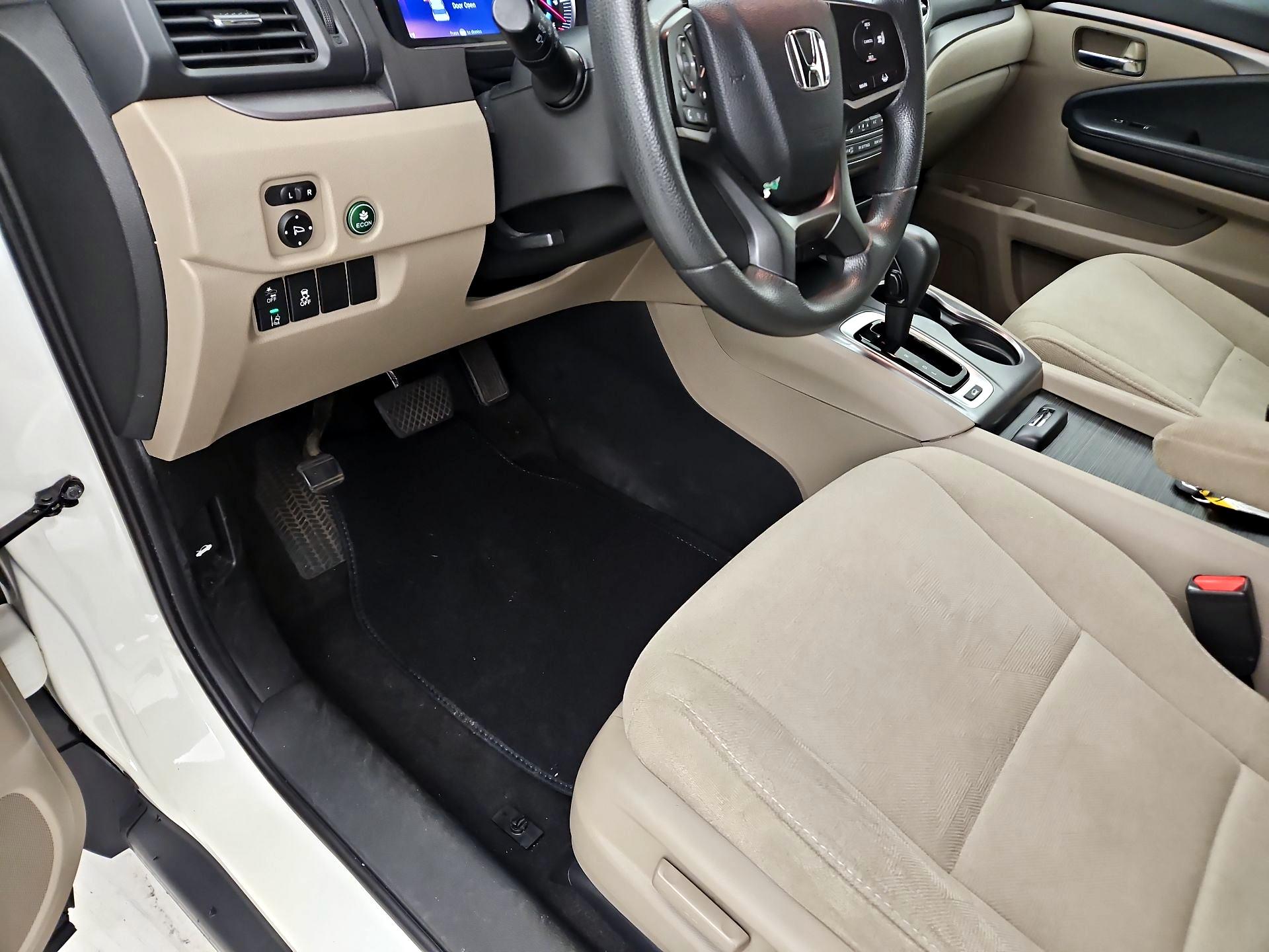 Thumbnail: 2019 Honda Pilot - 11