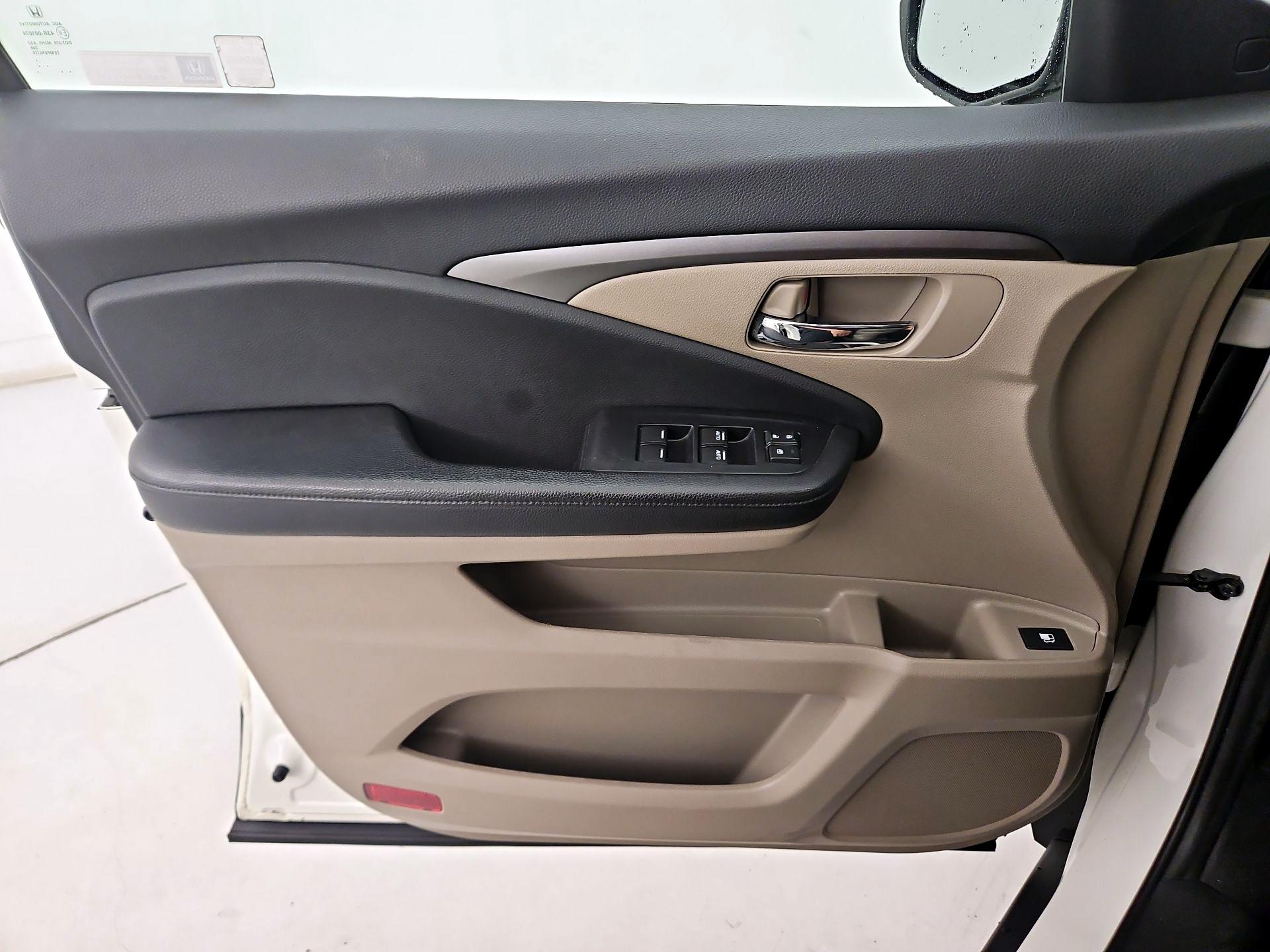 Thumbnail: 2019 Honda Pilot - 12