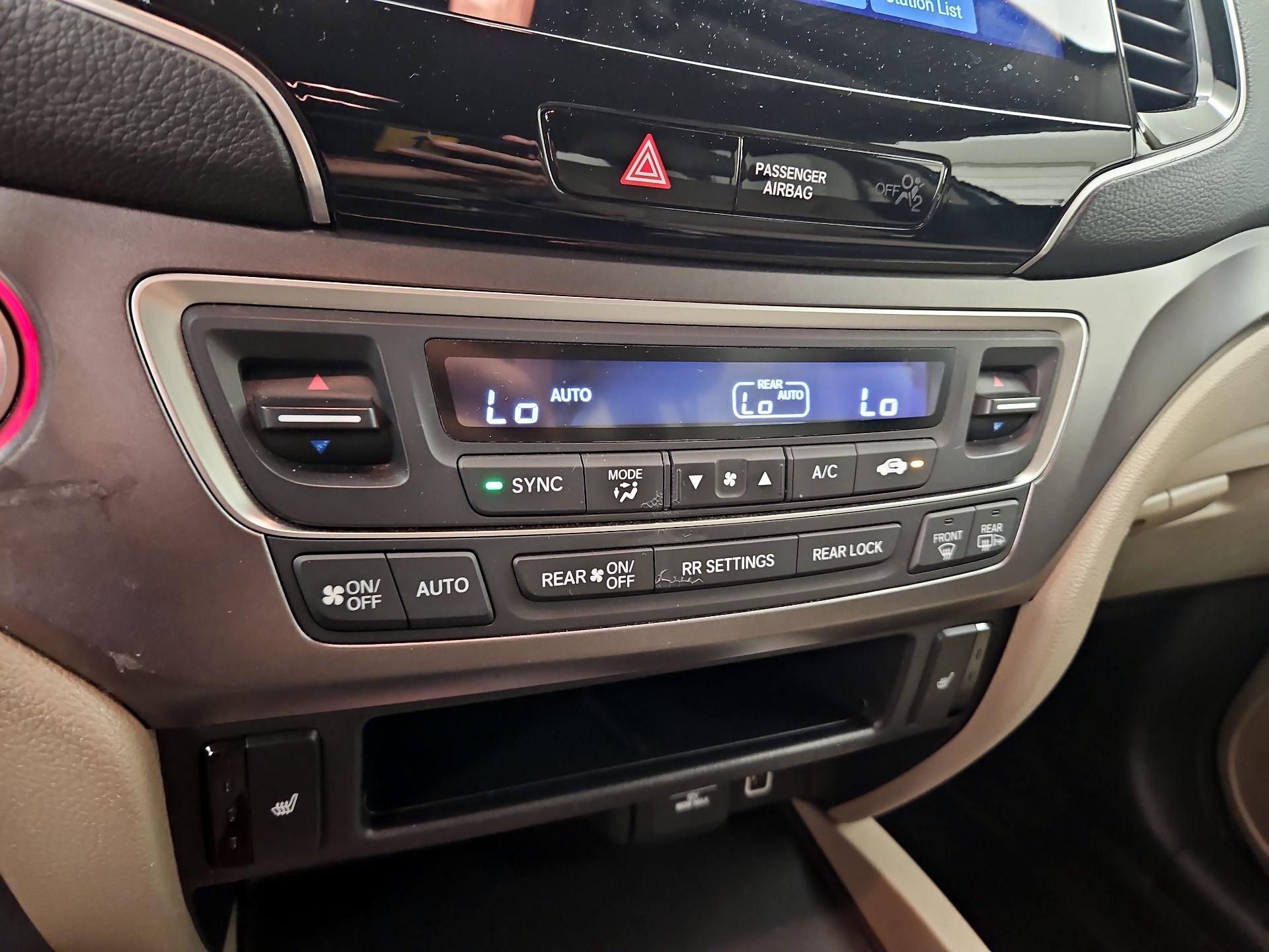 Thumbnail: 2019 Honda Pilot - 16