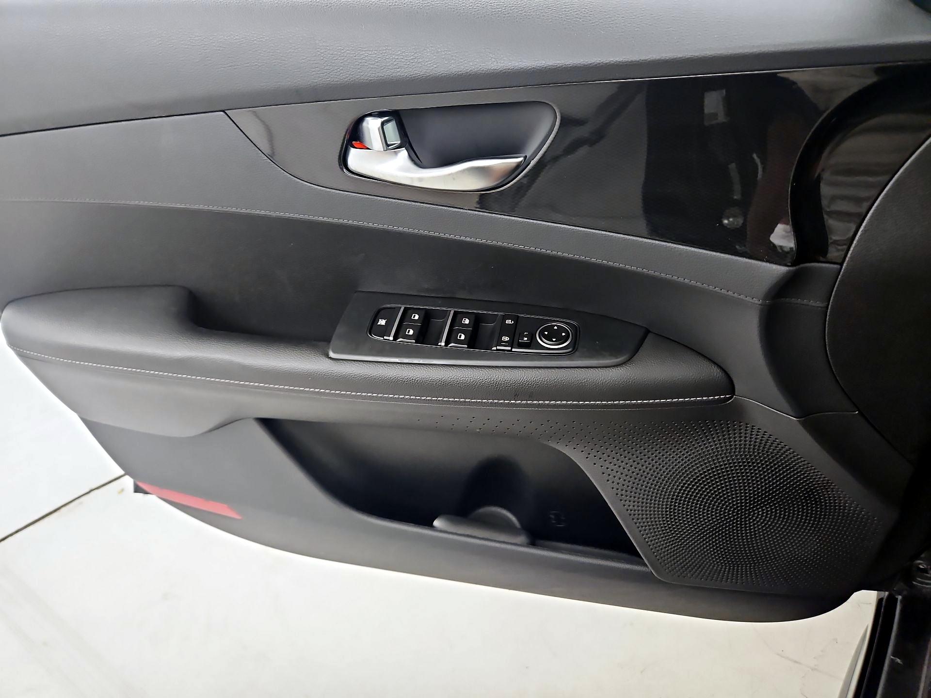 Thumbnail: 2020 Kia Forte - 12