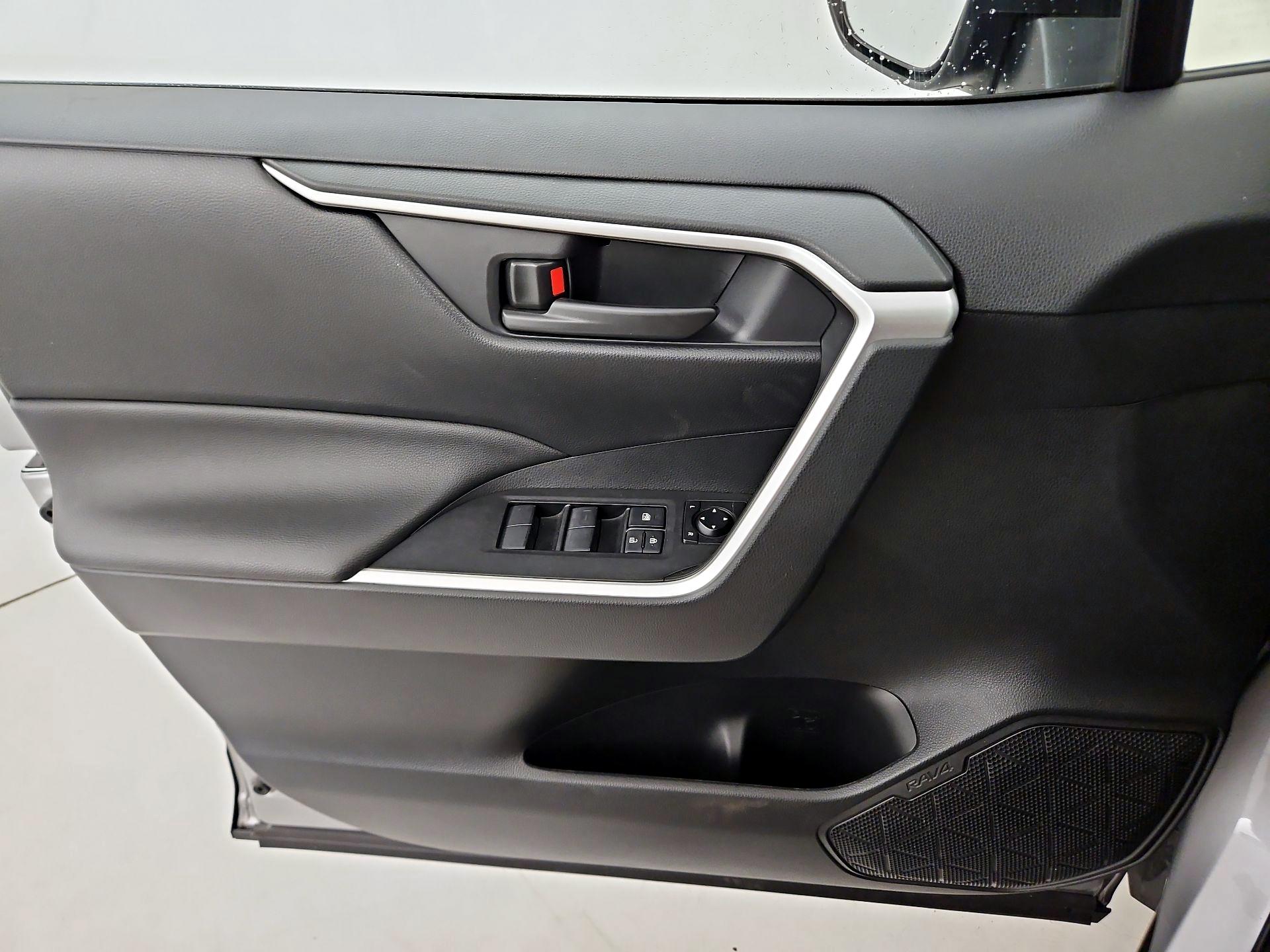 Thumbnail: 2021 Toyota RAV4 - 12