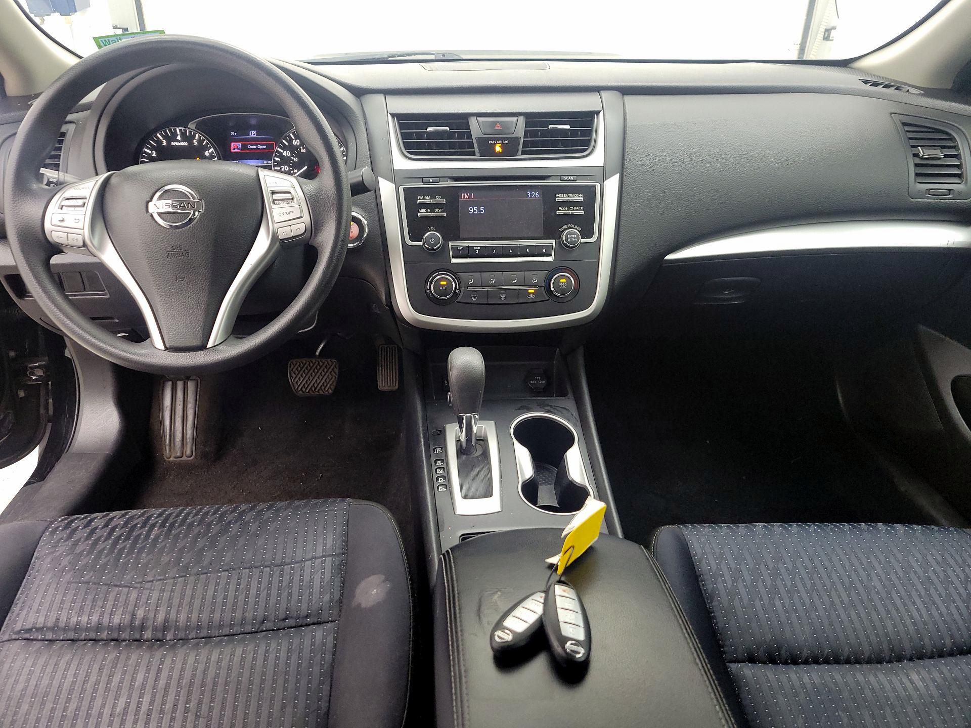 Thumbnail: 2016 Nissan Altima - 9